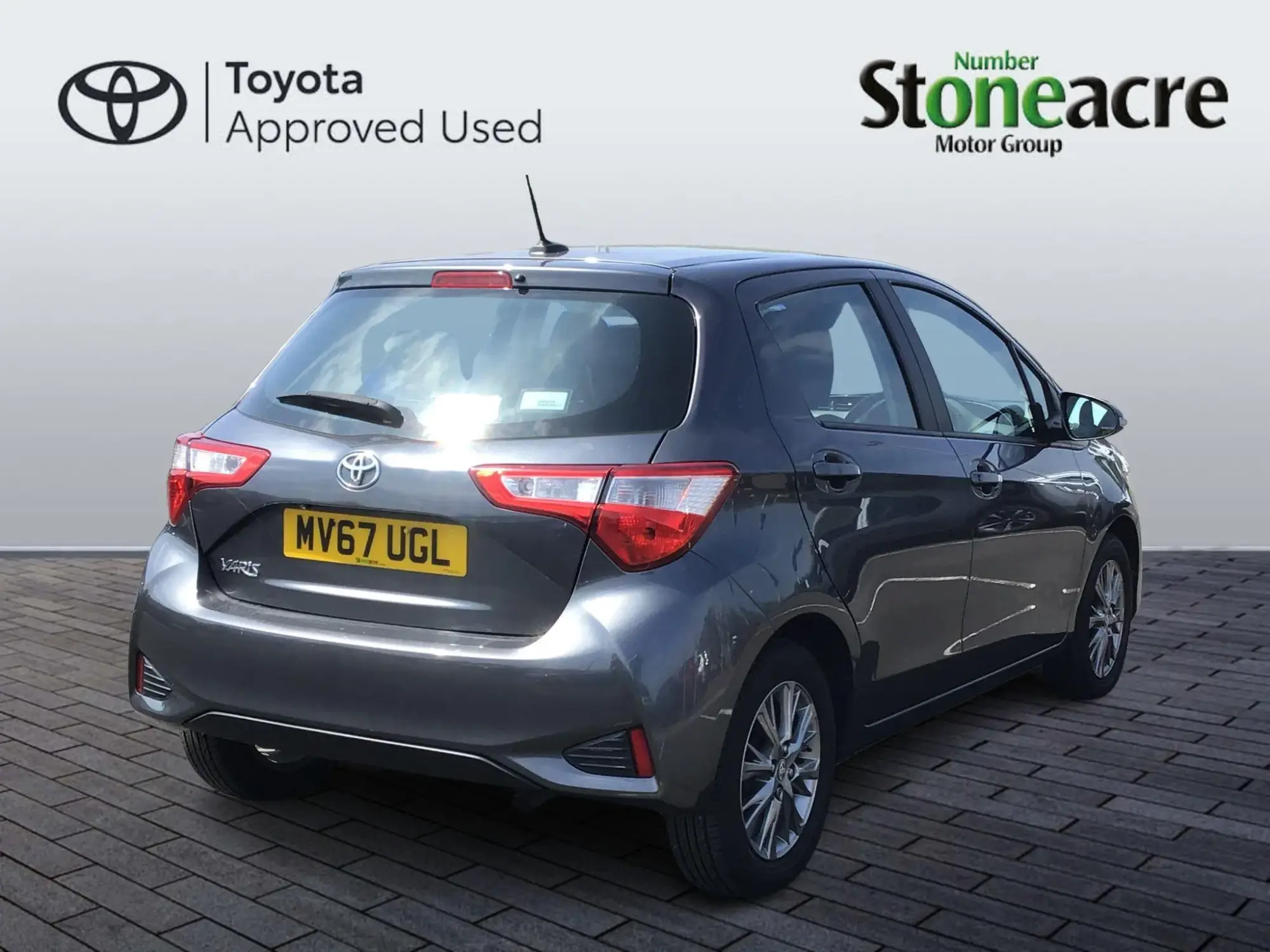 Toyota Yaris 1.5 VVT-i Icon 5dr MV67UGL Image 2