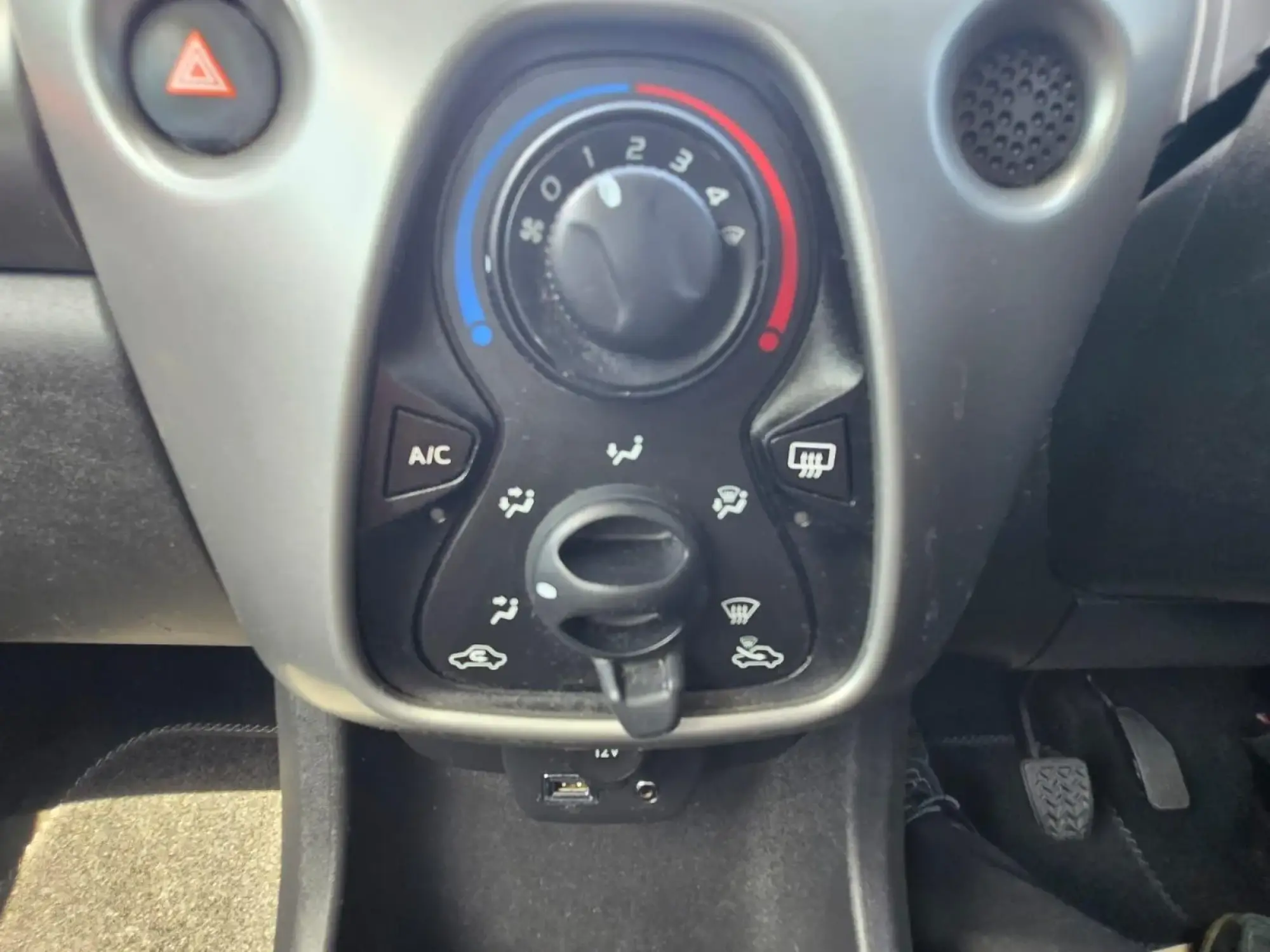 Peugeot 108 Image 24 Peugeot 108 Image 24