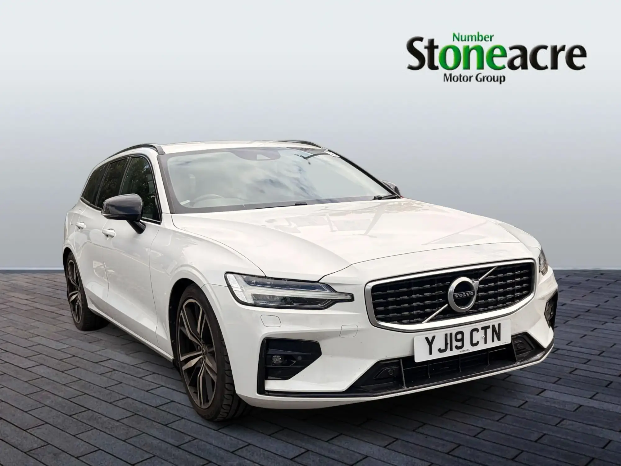 Volvo V60 2.0 D3 R-Design Euro 6 (s/s) 5dr YJ19CTN Image 1