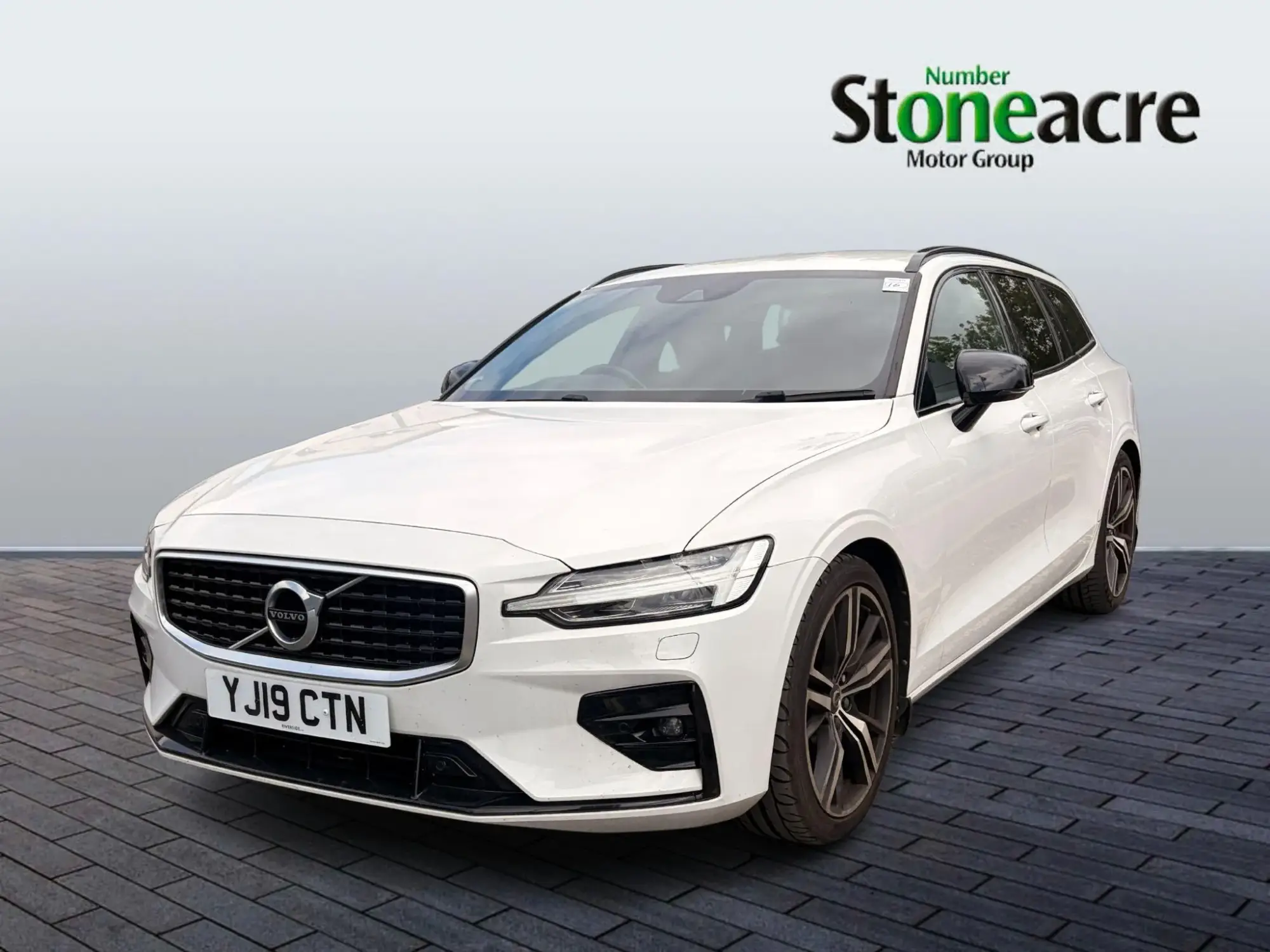 Volvo V60 2.0 D3 R-Design Euro 6 (s/s) 5dr YJ19CTN Image 3