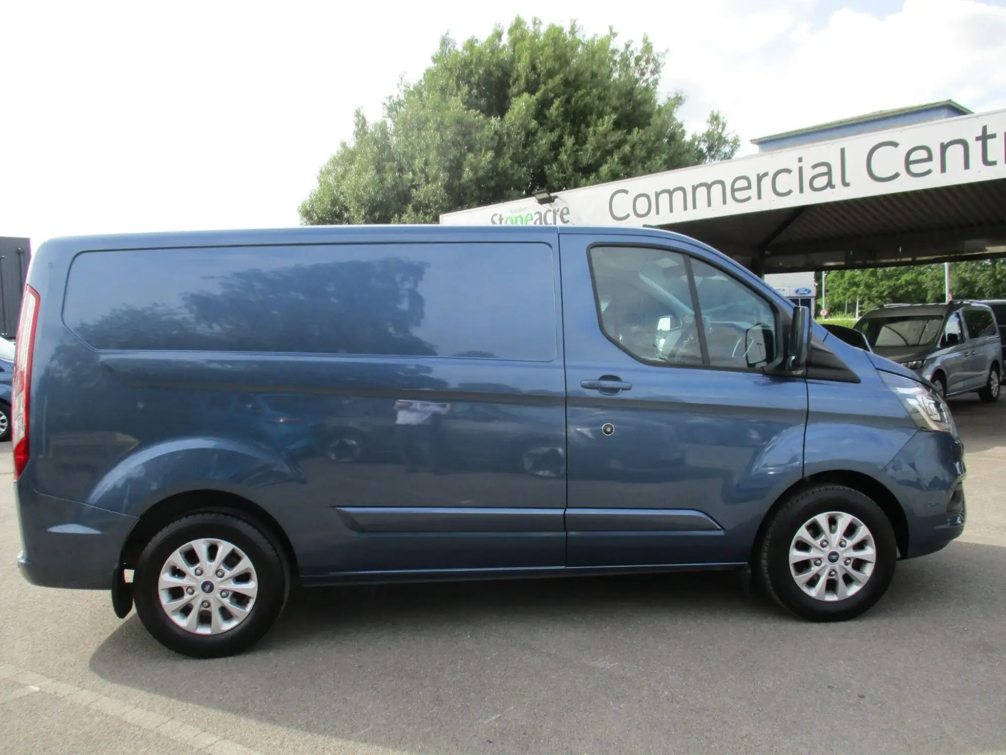 Ford Transit Custom 2.0 300 EcoBlue Limited Auto L1 H1 Euro 6 5dr YC23BHX Image 2