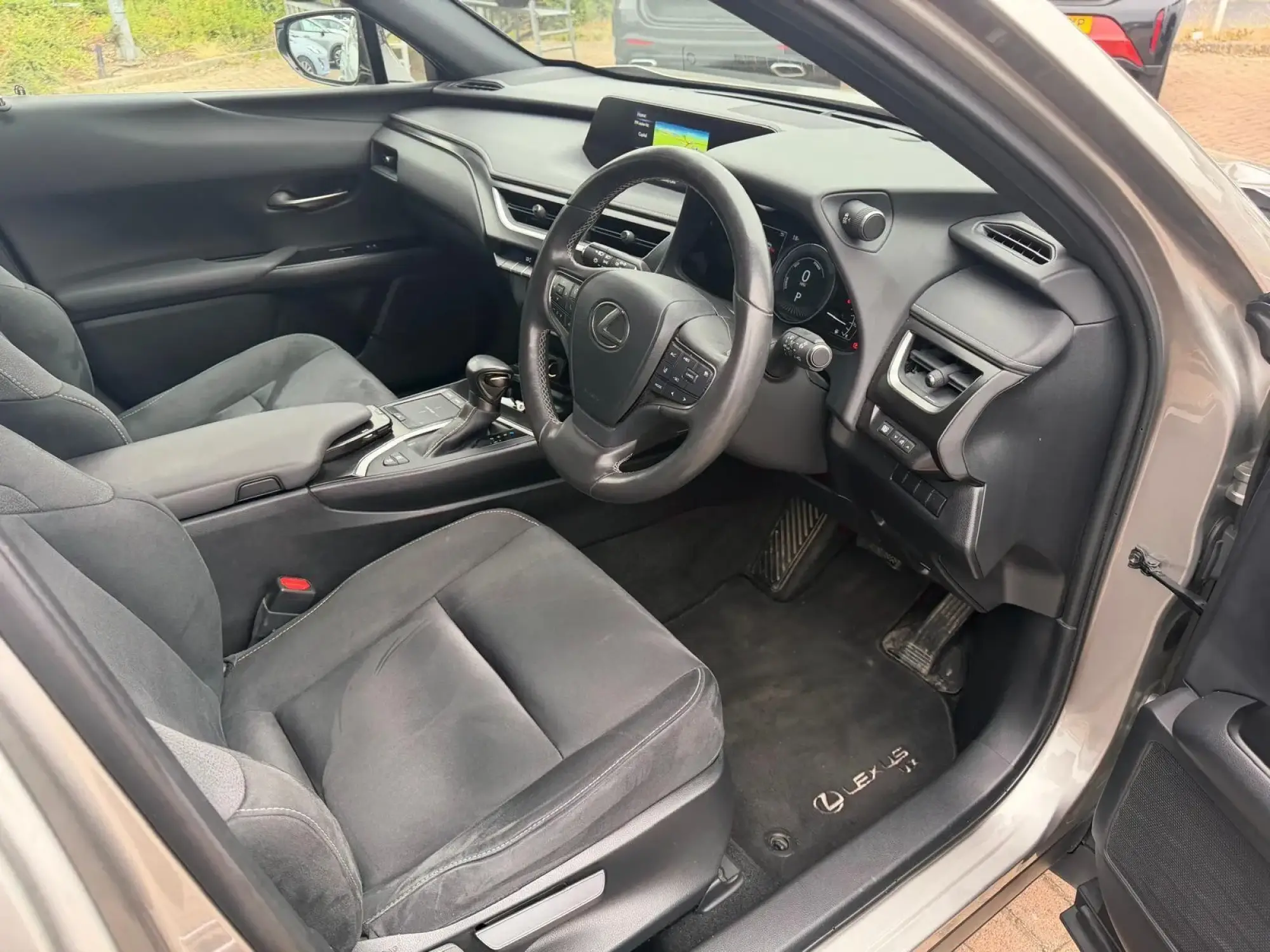 Lexus UX Self-Charging Hybrid Image 10