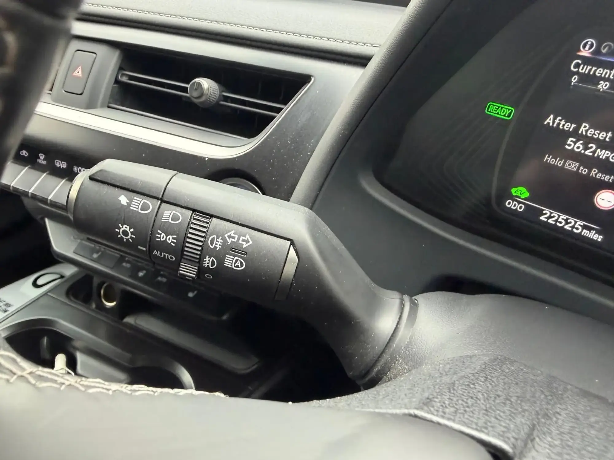 Lexus UX Self-Charging Hybrid Image 16