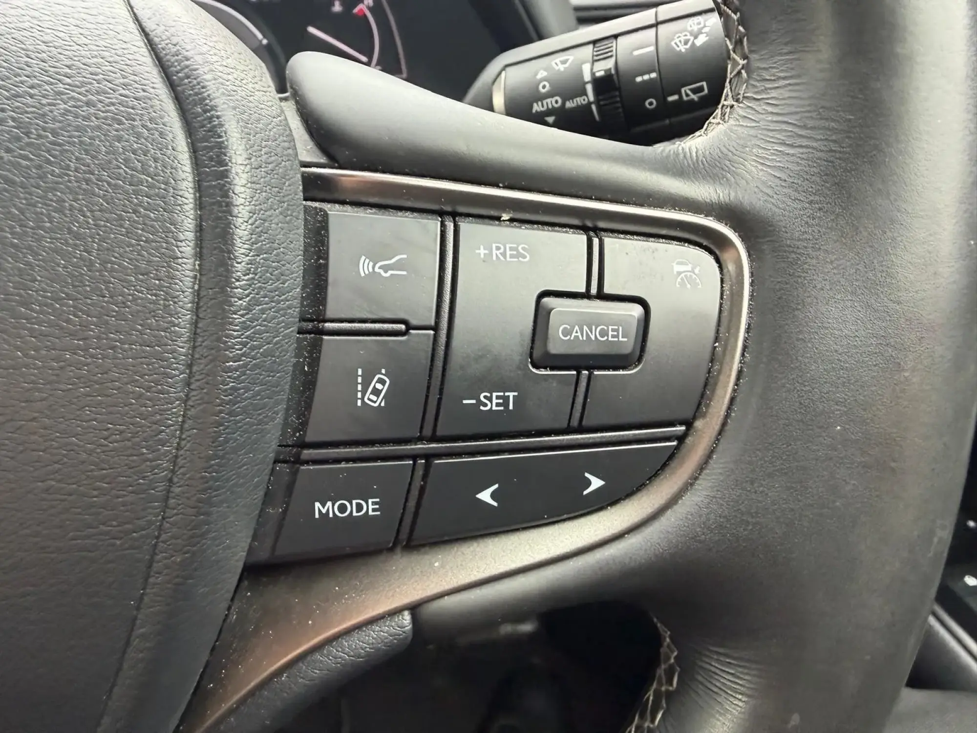 Lexus UX Self-Charging Hybrid Image 17