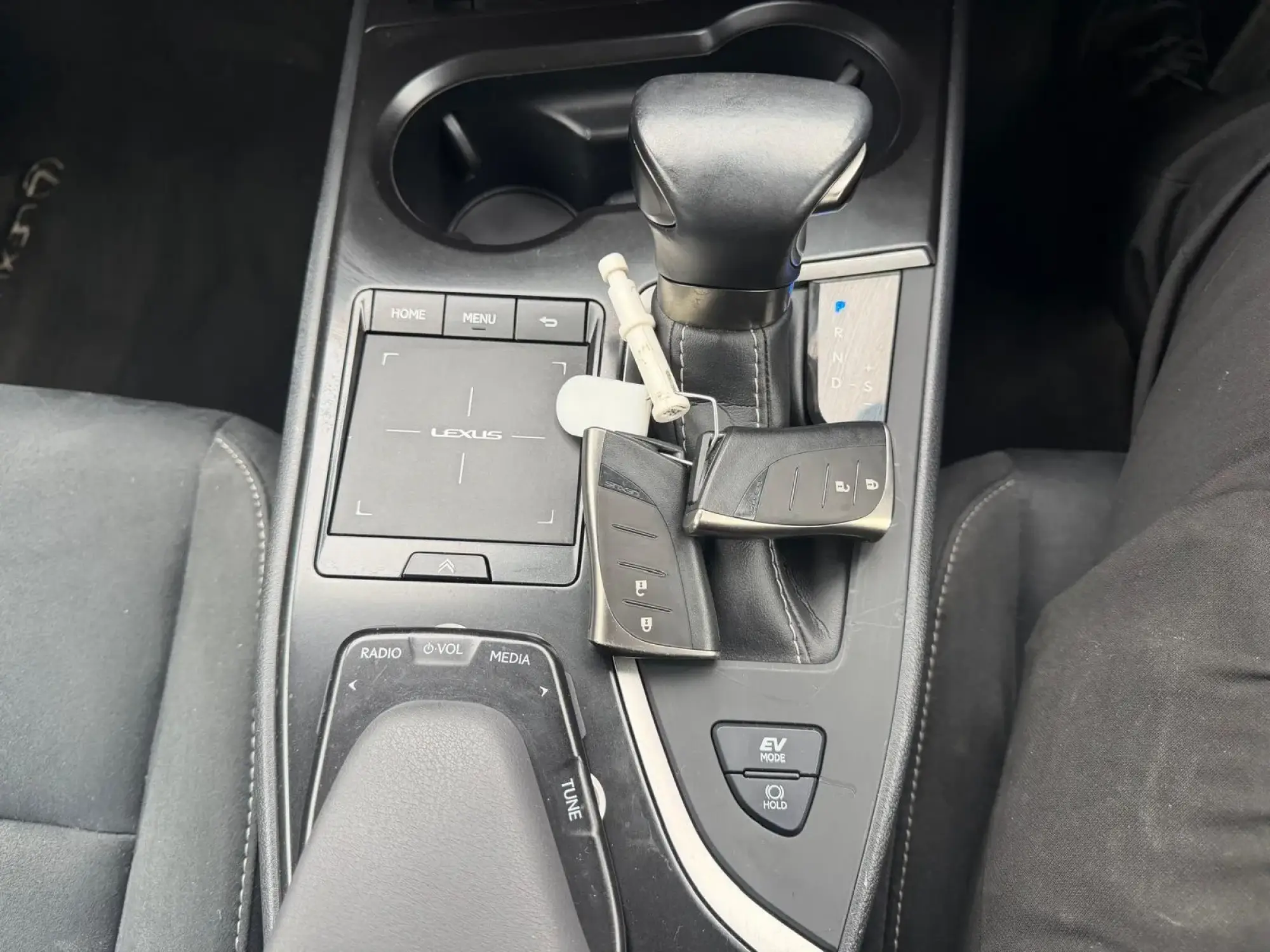 Lexus UX Self-Charging Hybrid Image 19