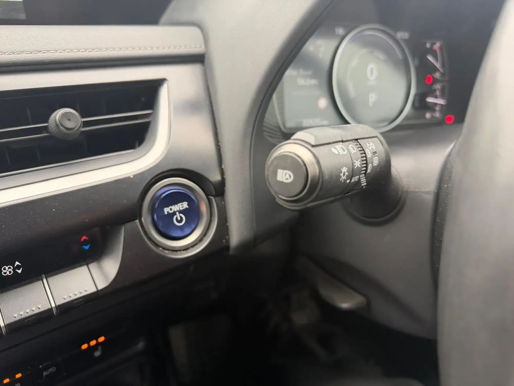 Lexus UX Self-Charging Hybrid Image 20