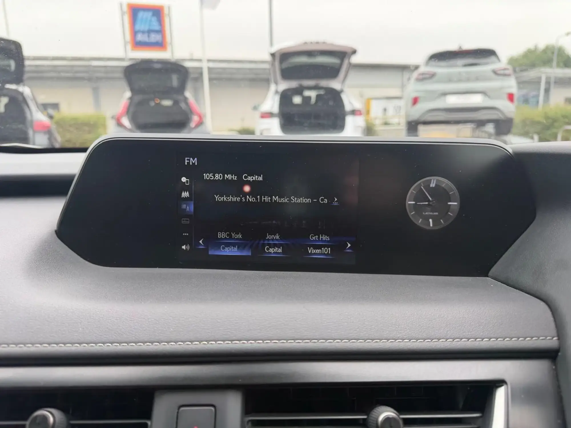 Lexus UX Self-Charging Hybrid Image 25