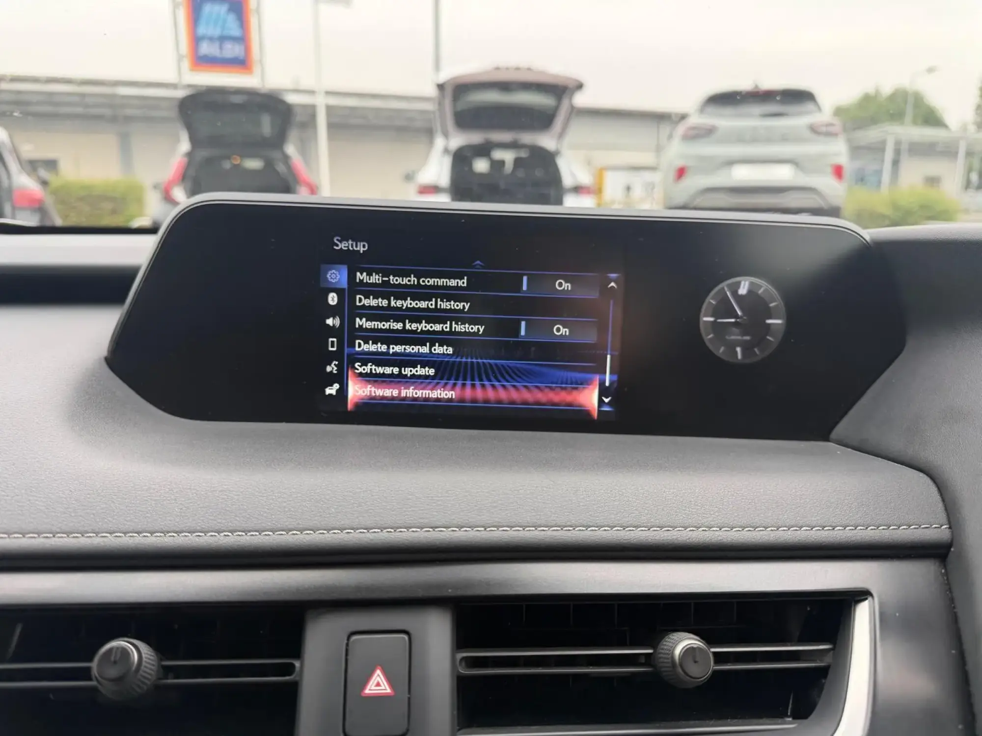 Lexus UX Self-Charging Hybrid Image 30