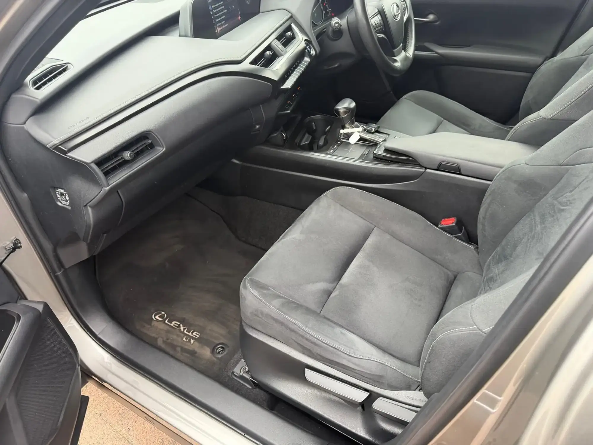Lexus UX Self-Charging Hybrid Image 34