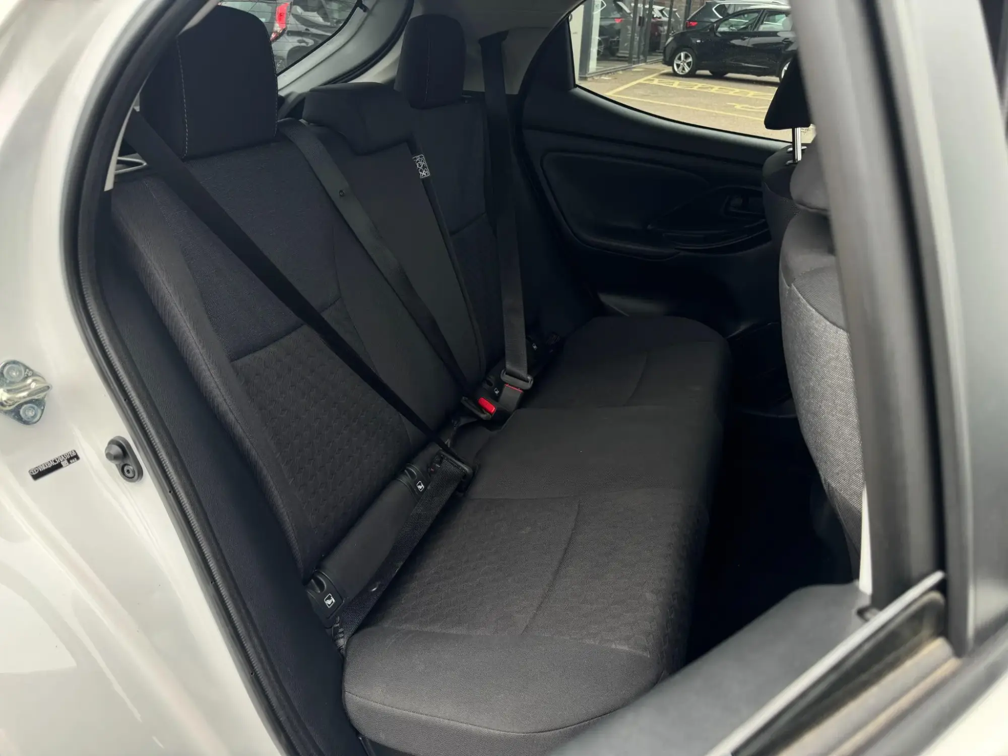 Toyota Yaris Image 12