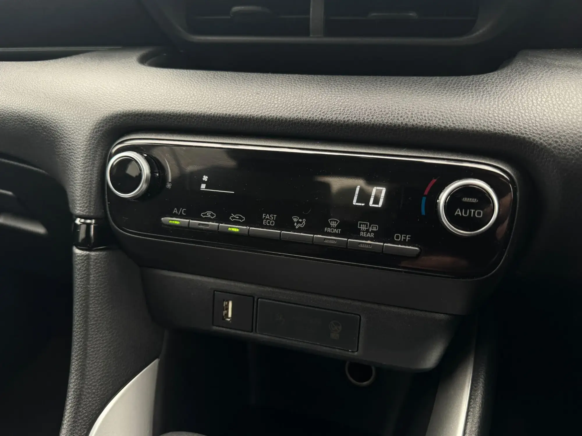 Toyota Yaris Image 17