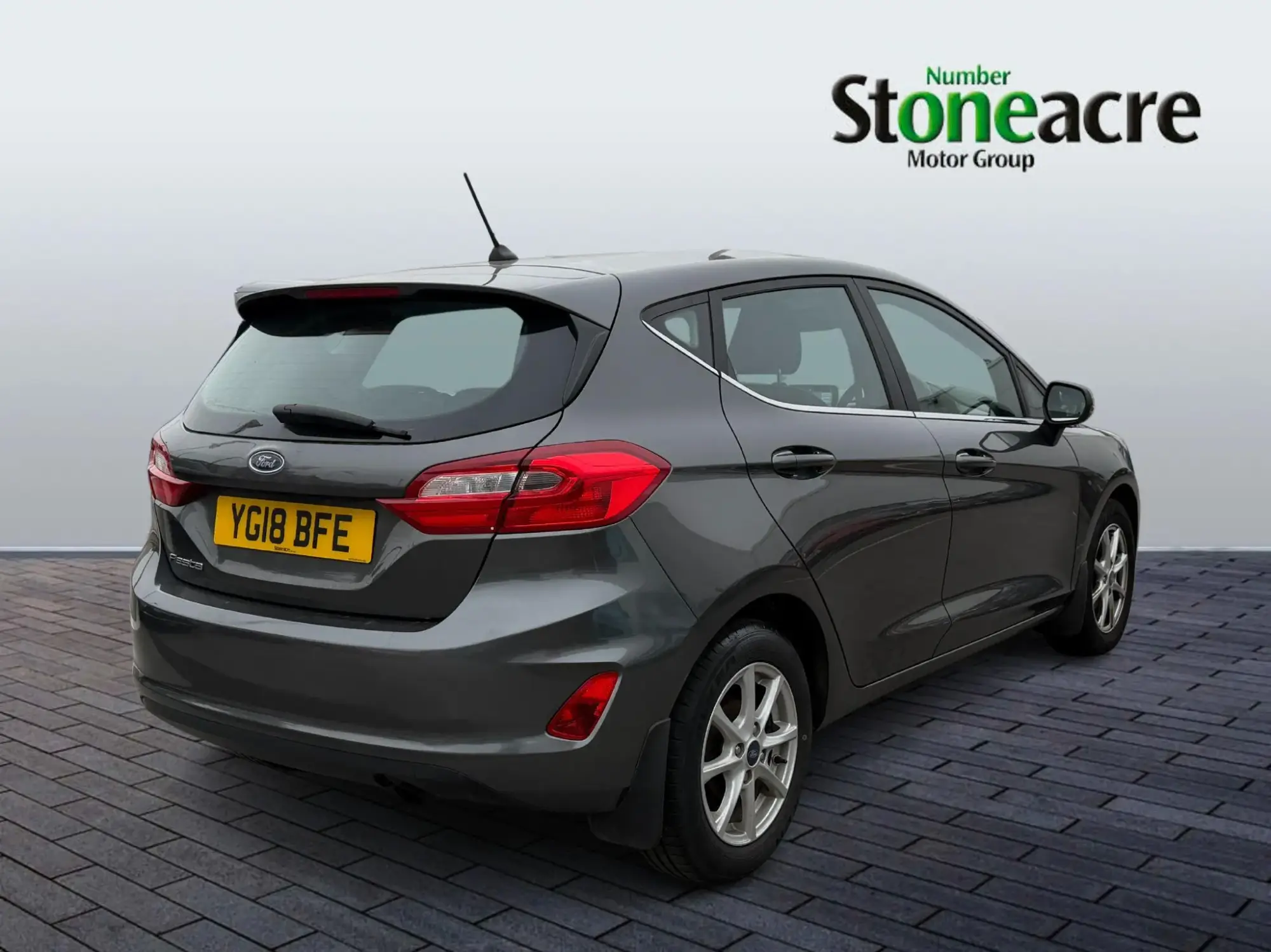 Ford Fiesta 1.1 Zetec 5dr YG18BFE Image 3
