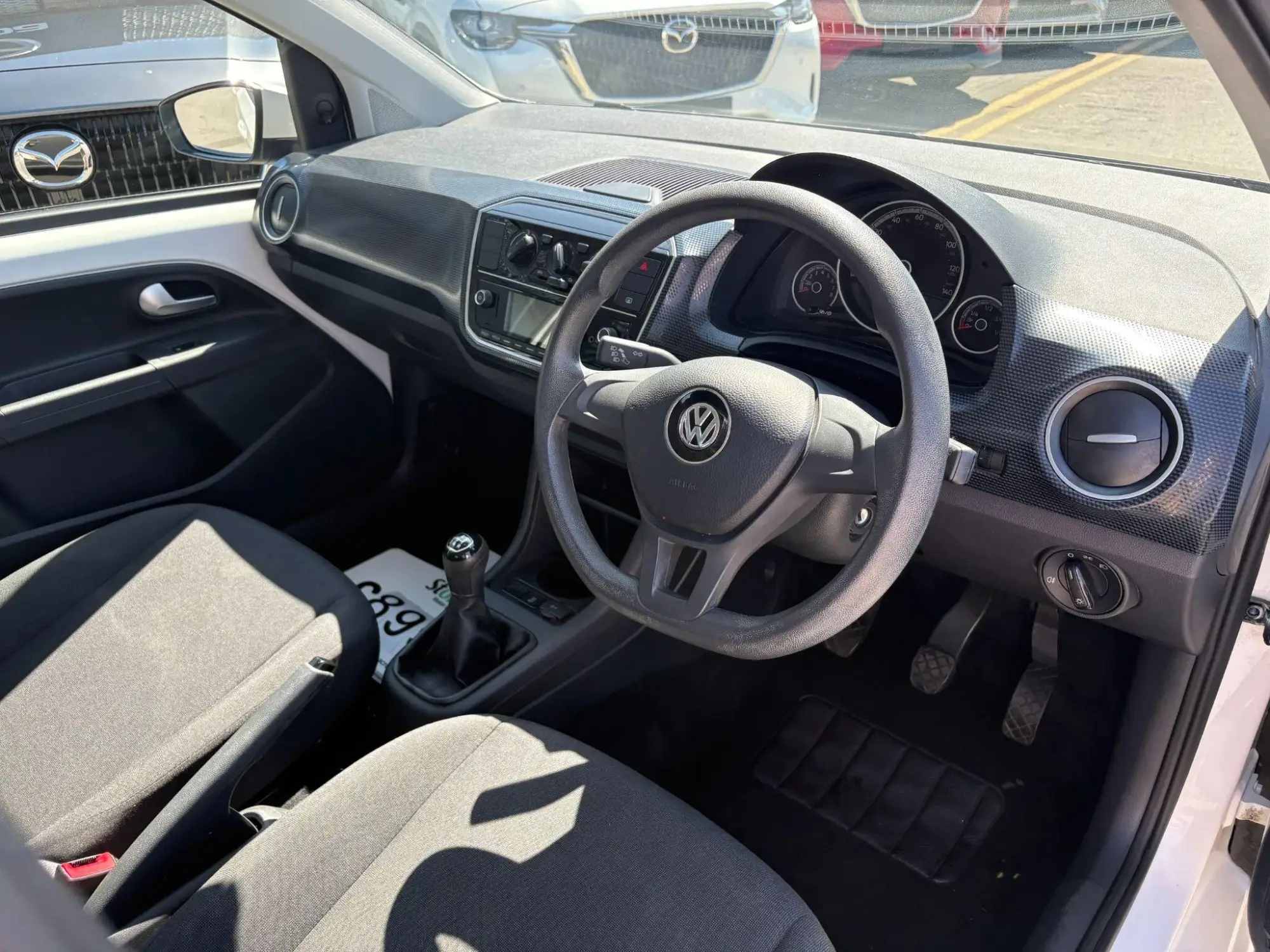 Volkswagen up! Image 9