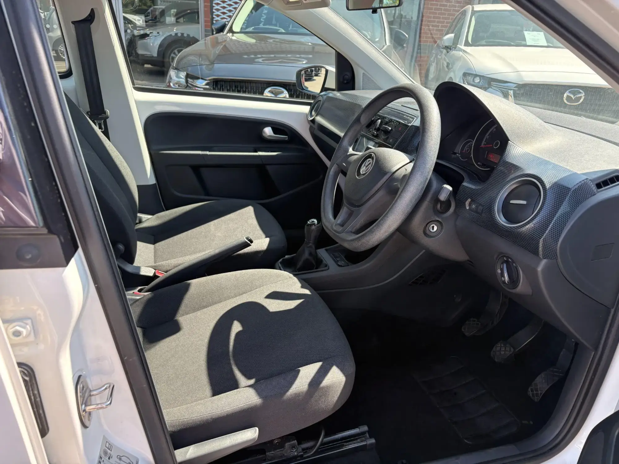 Volkswagen up! Image 10