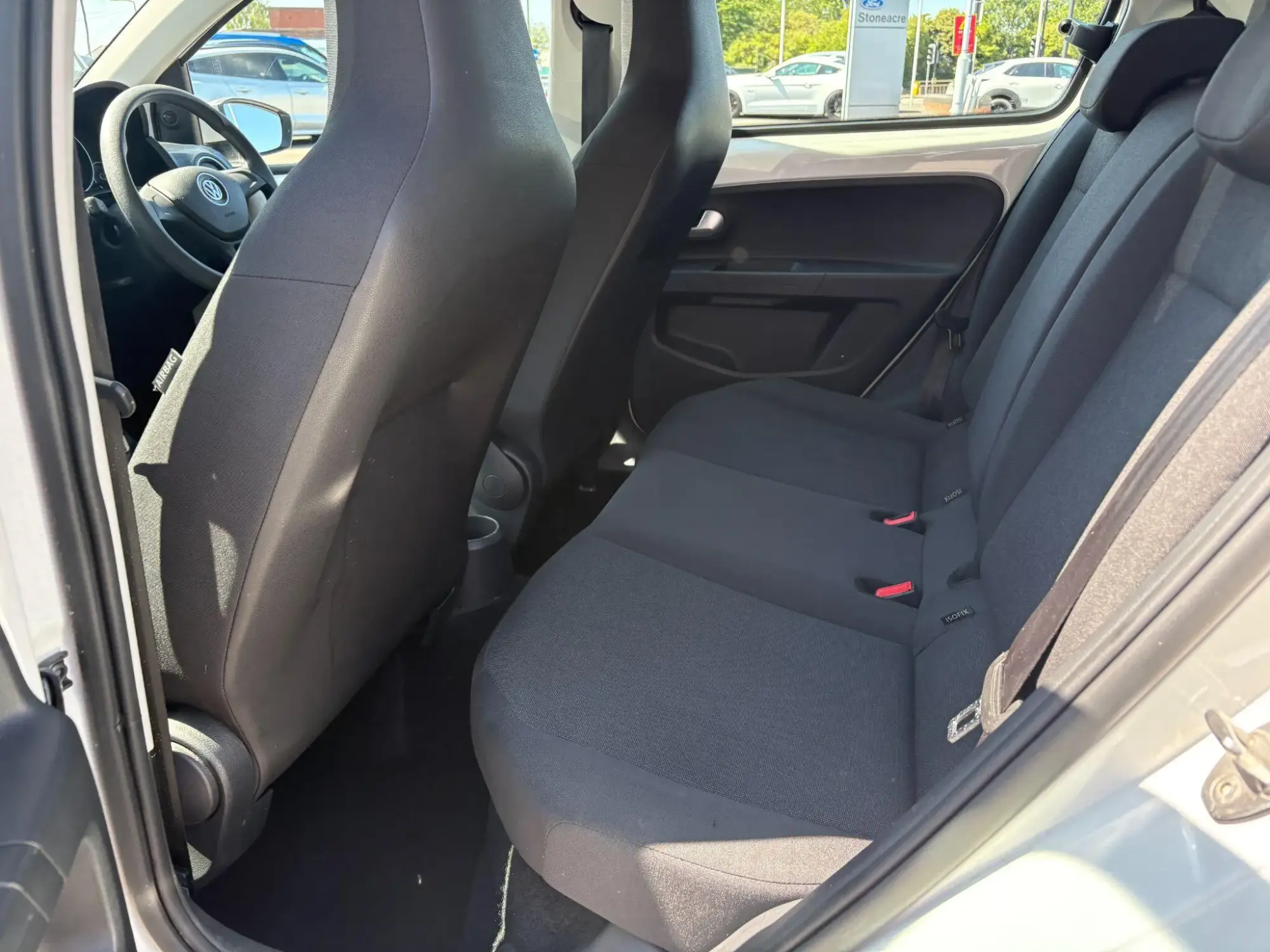 Volkswagen up! Image 11