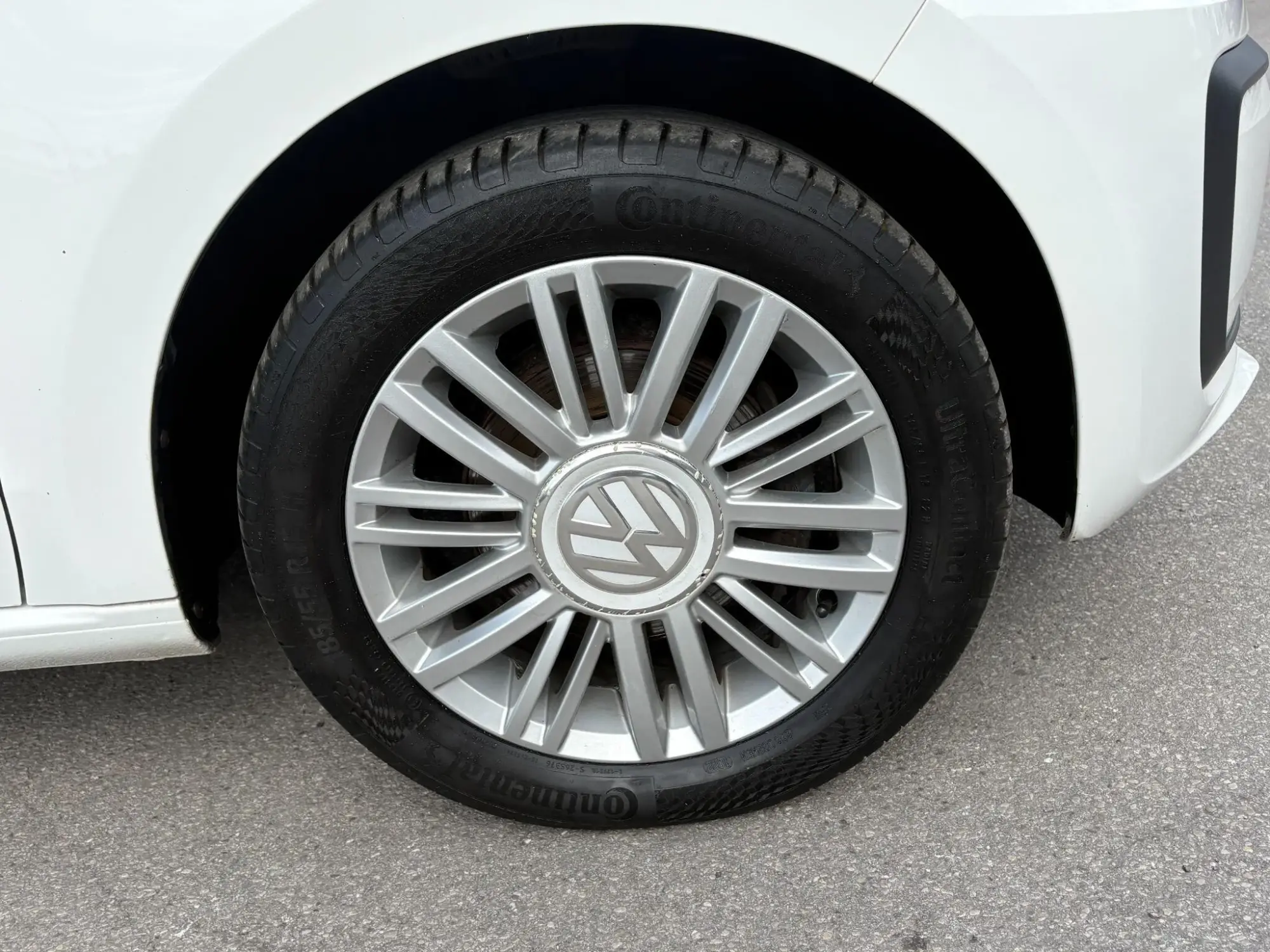 Volkswagen up! Image 13