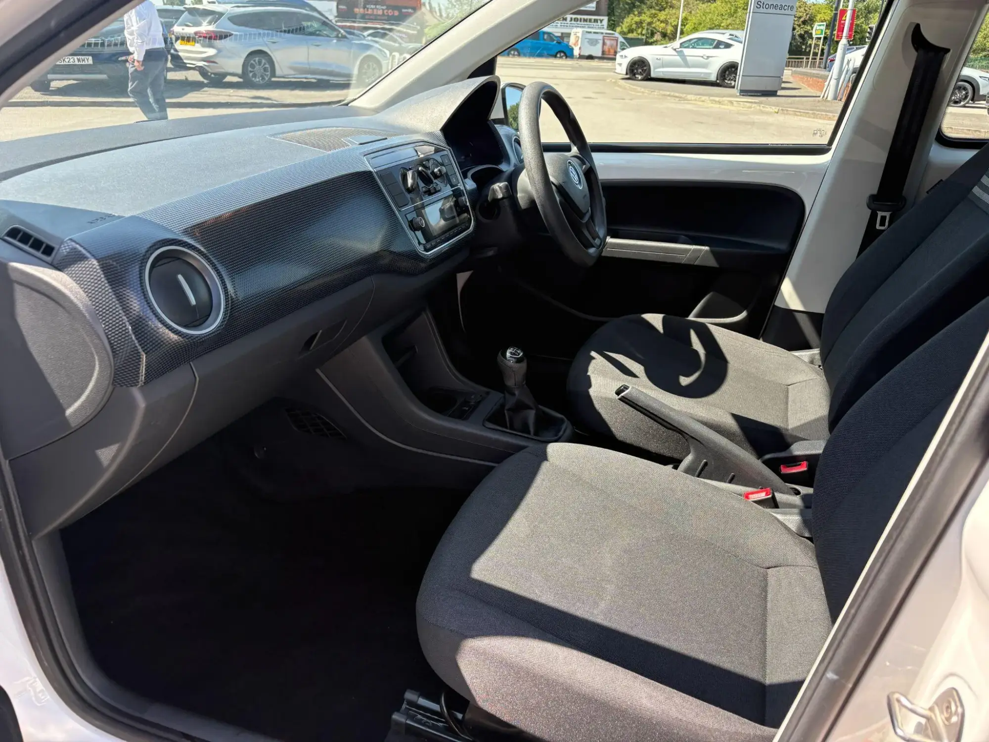 Volkswagen up! Image 17