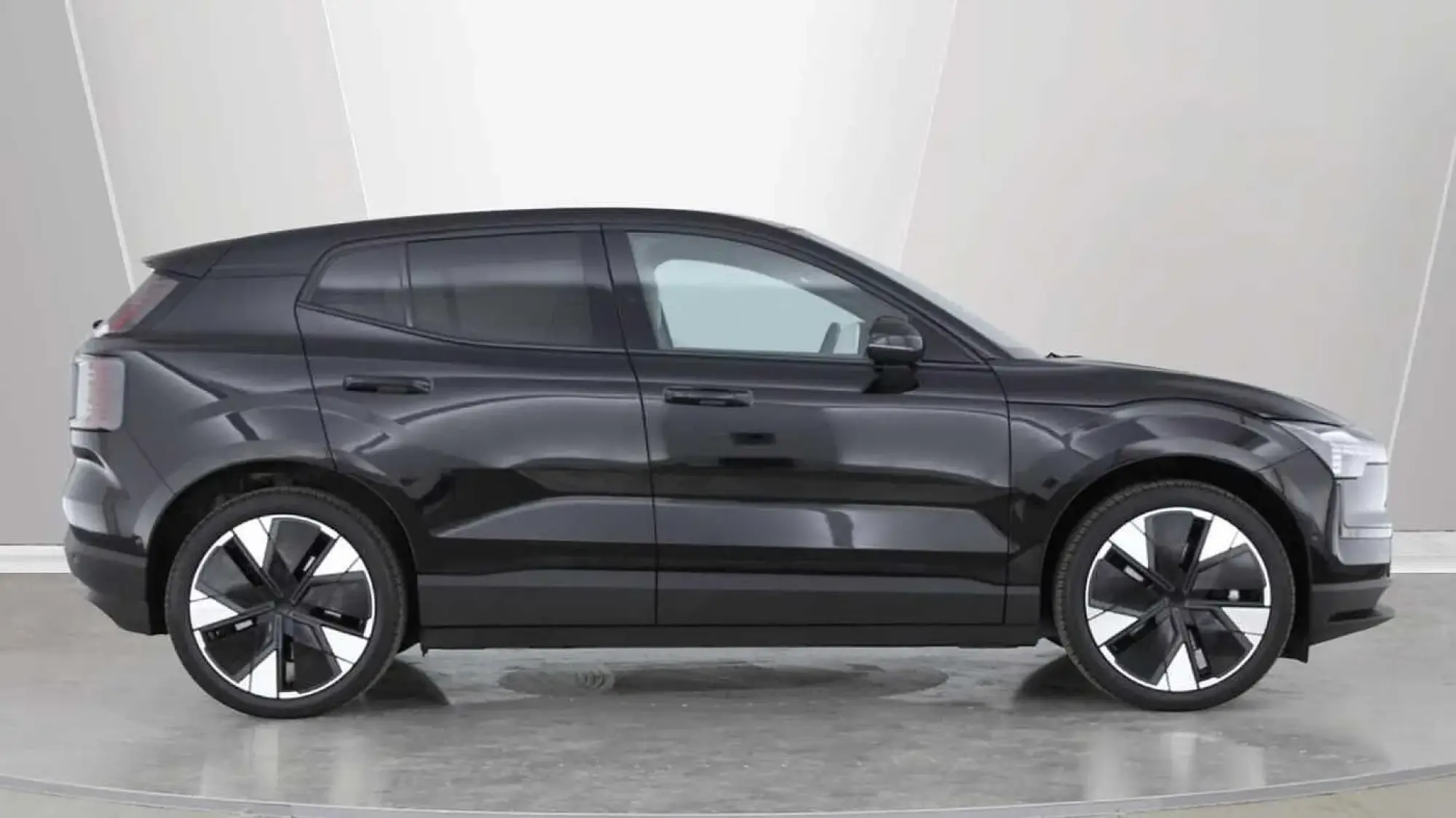 Volvo EX30 Image 2