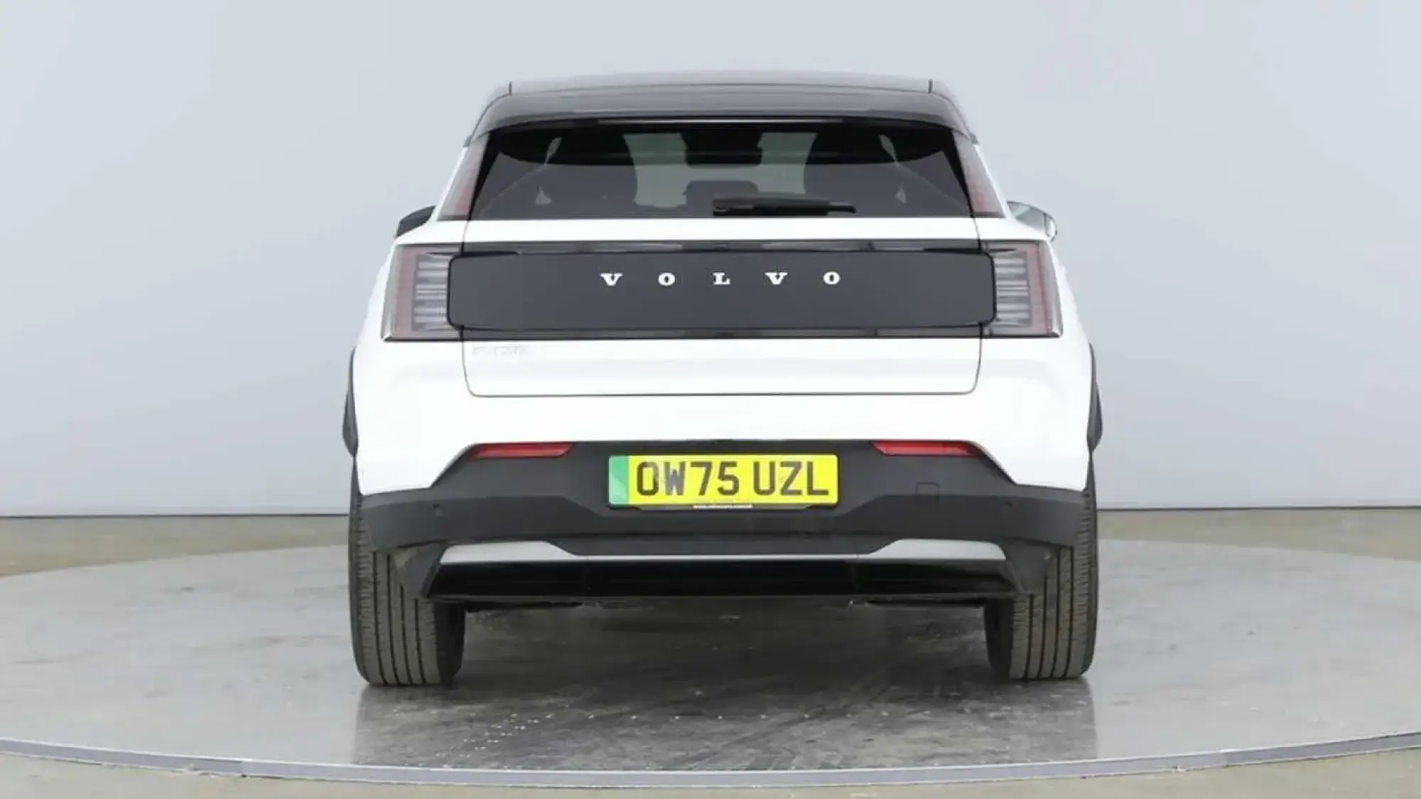 Volvo EX30 Cross Country Image 4
