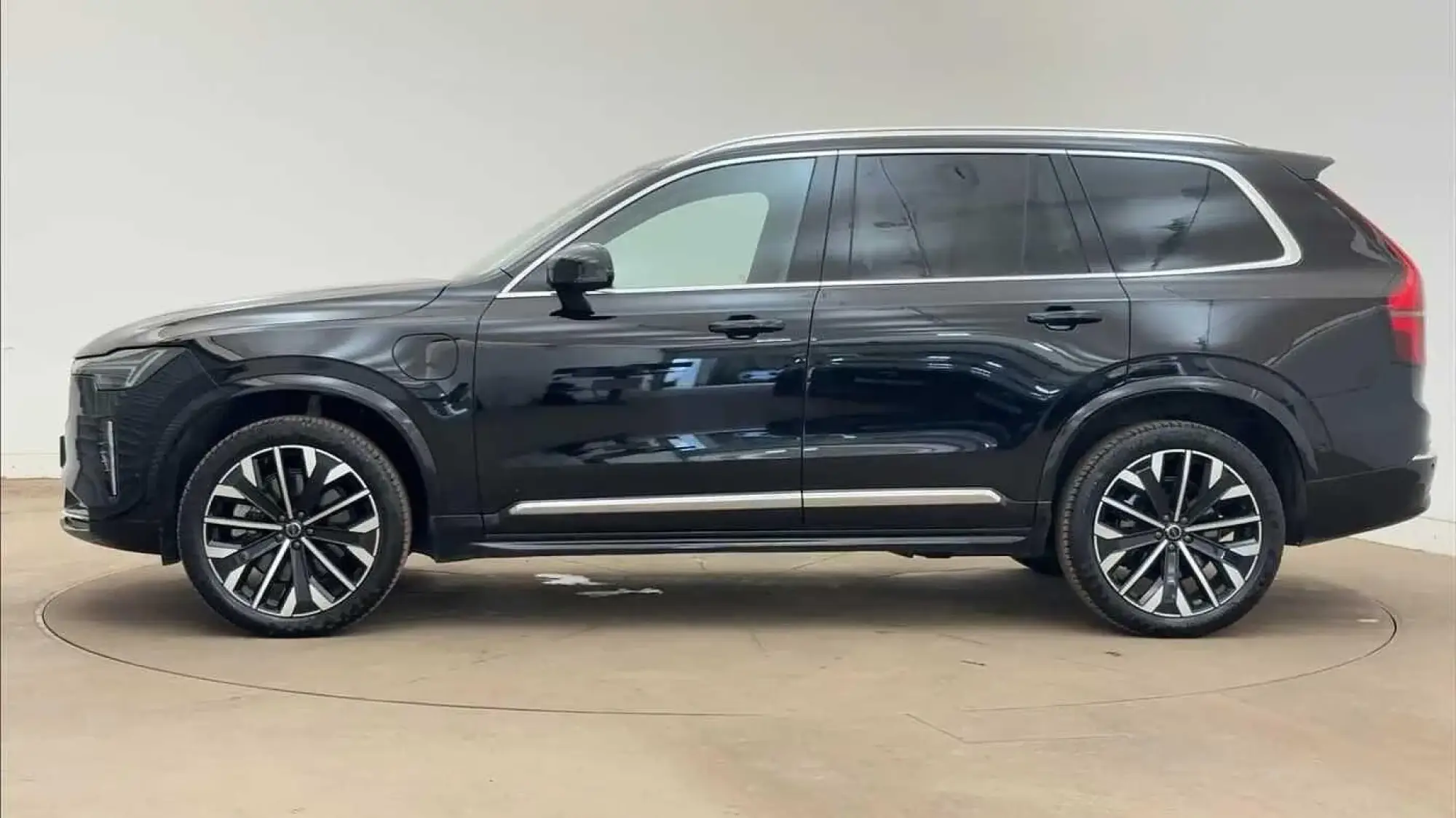 Volvo XC90 Plug-In Hybrid Image 6 Volvo XC90 Plug-In Hybrid Image 6