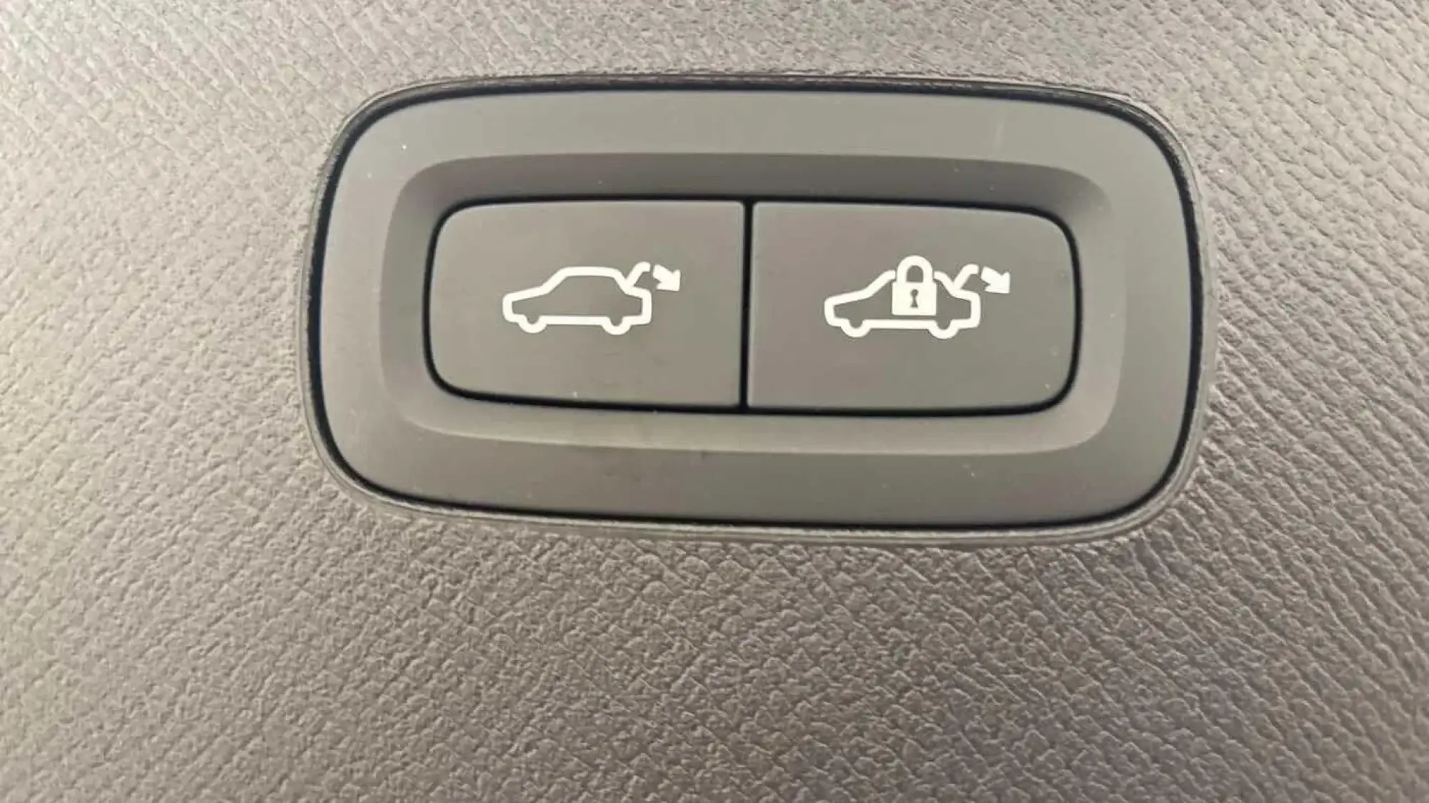 Volvo XC90 Plug-In Hybrid Image 18 Volvo XC90 Plug-In Hybrid Image 18