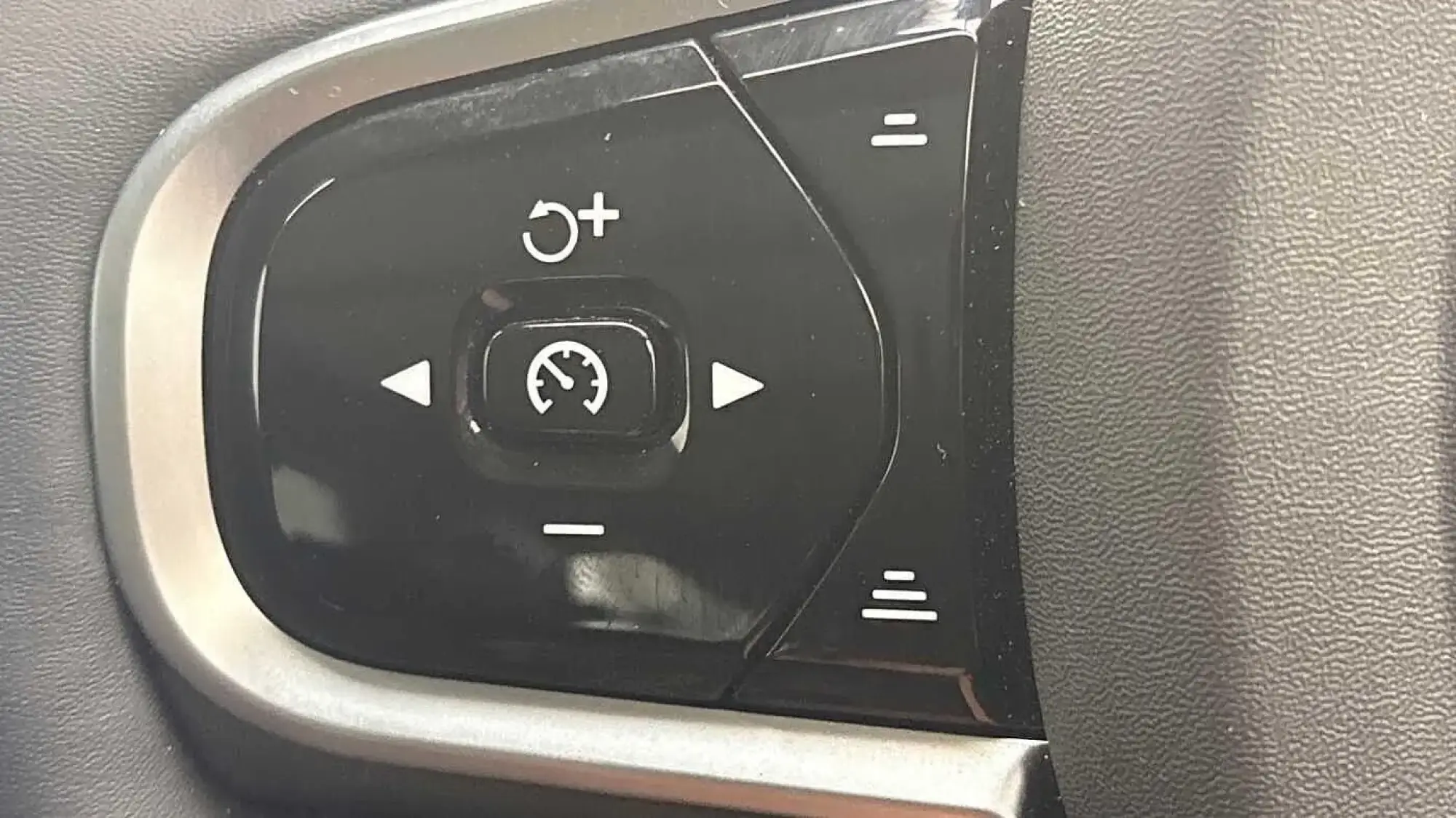 Volvo XC90 Plug-In Hybrid Image 29 Volvo XC90 Plug-In Hybrid Image 29