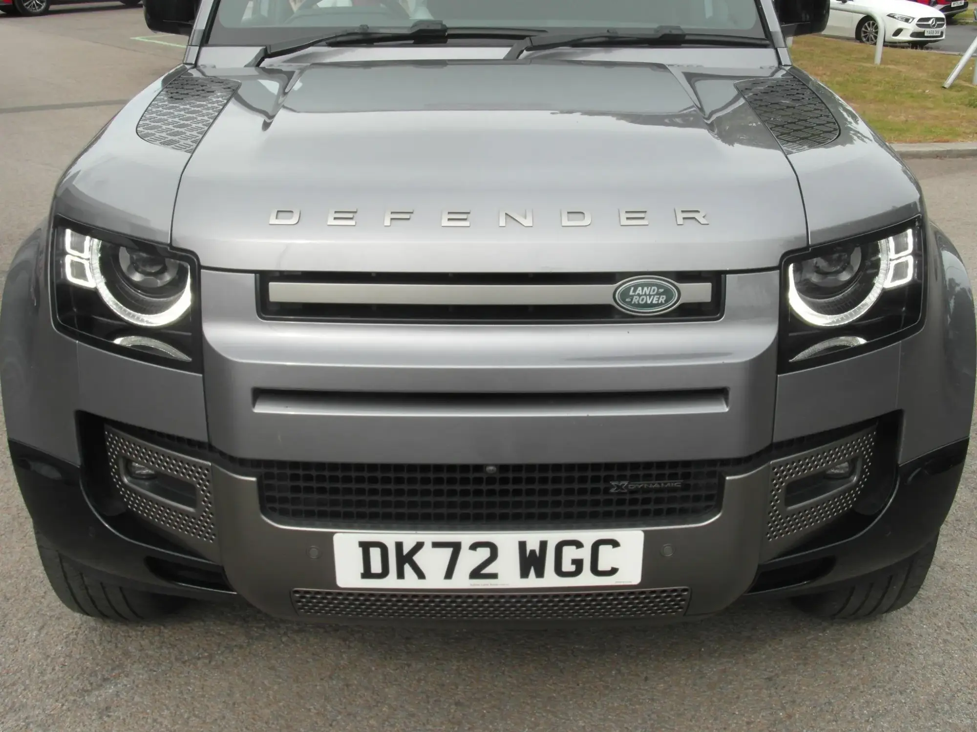 Land Rover Defender 110 Image 5