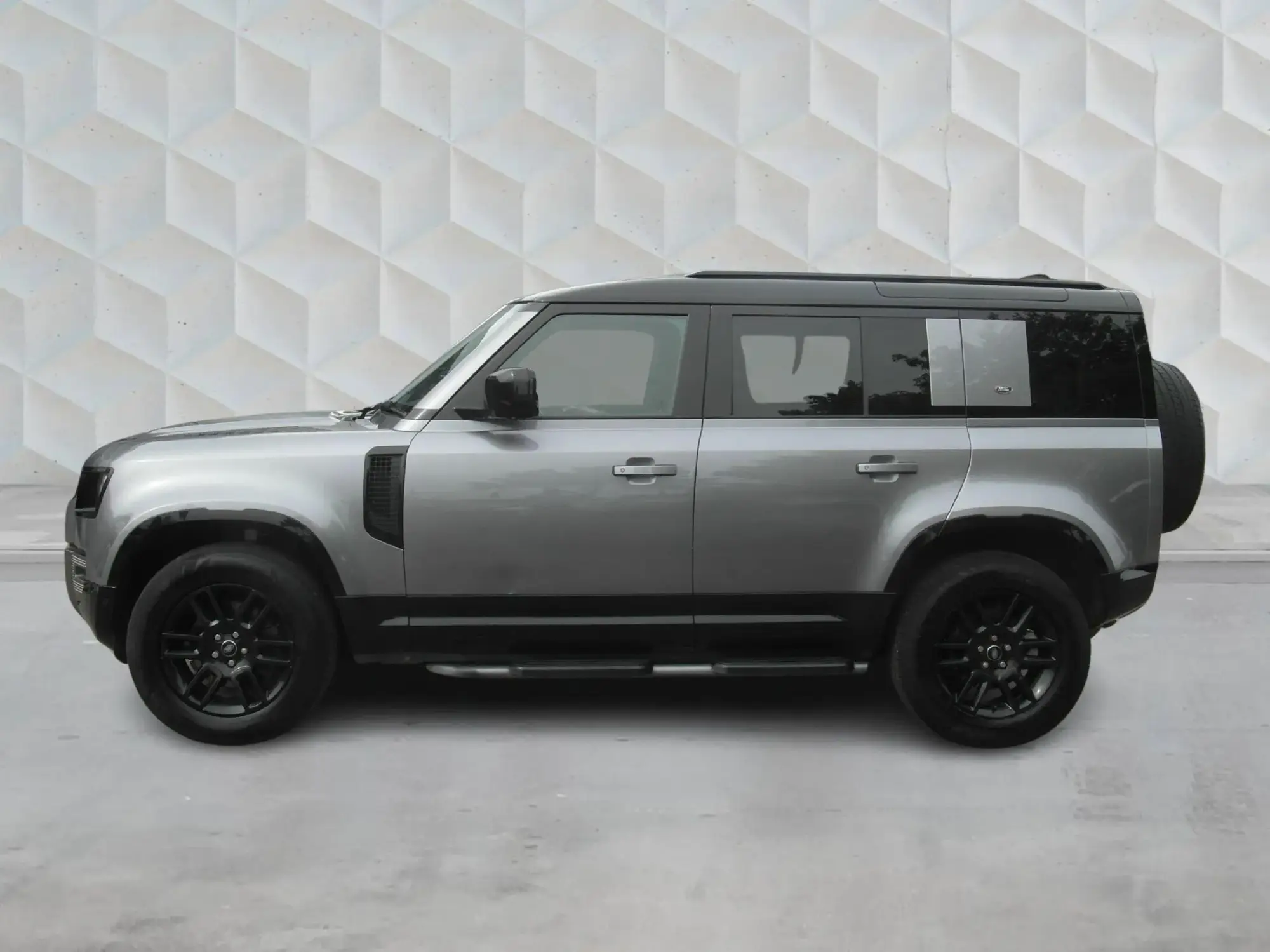 Land Rover Defender 110 Image 6