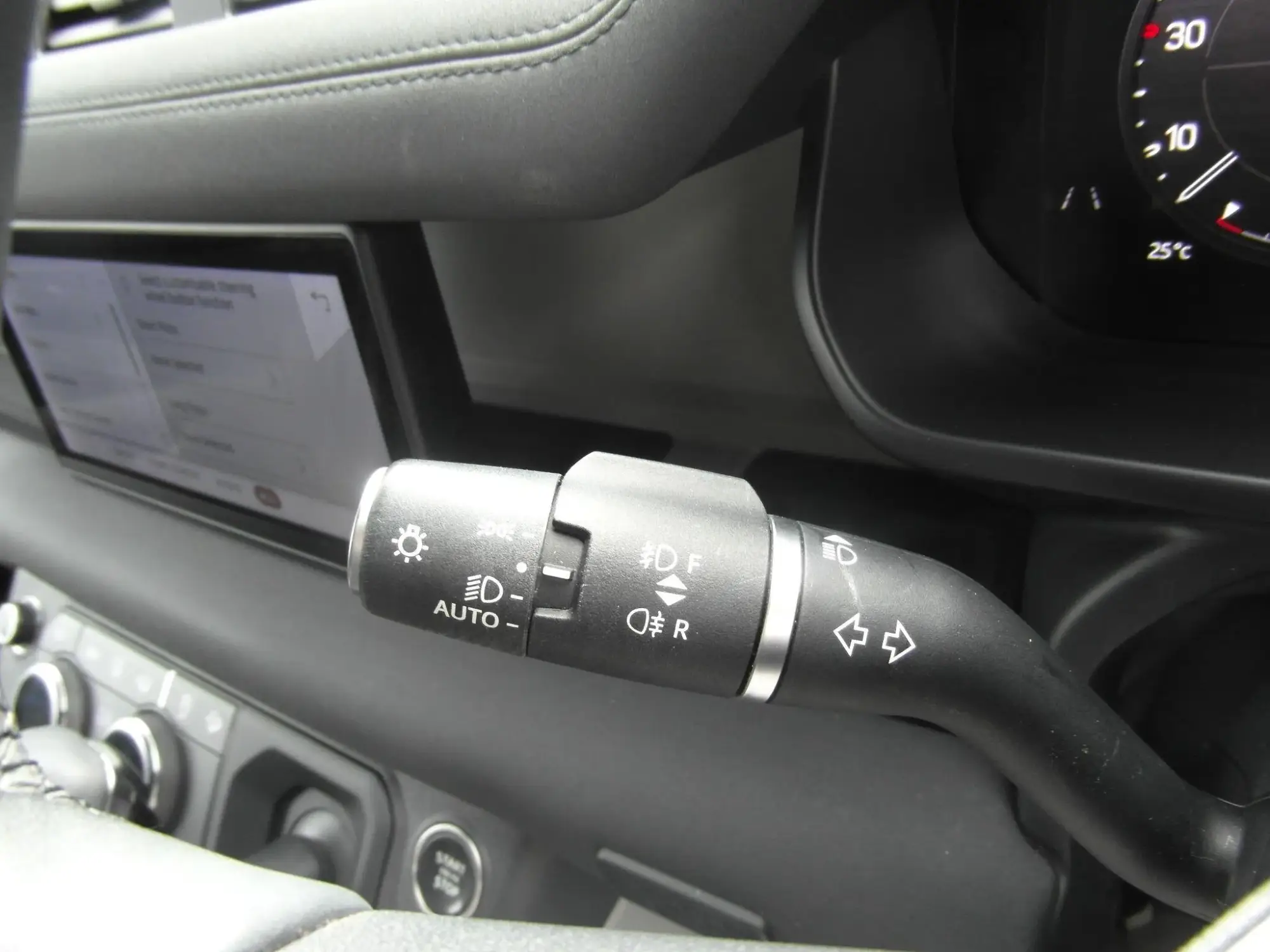 Land Rover Defender 110 Image 15