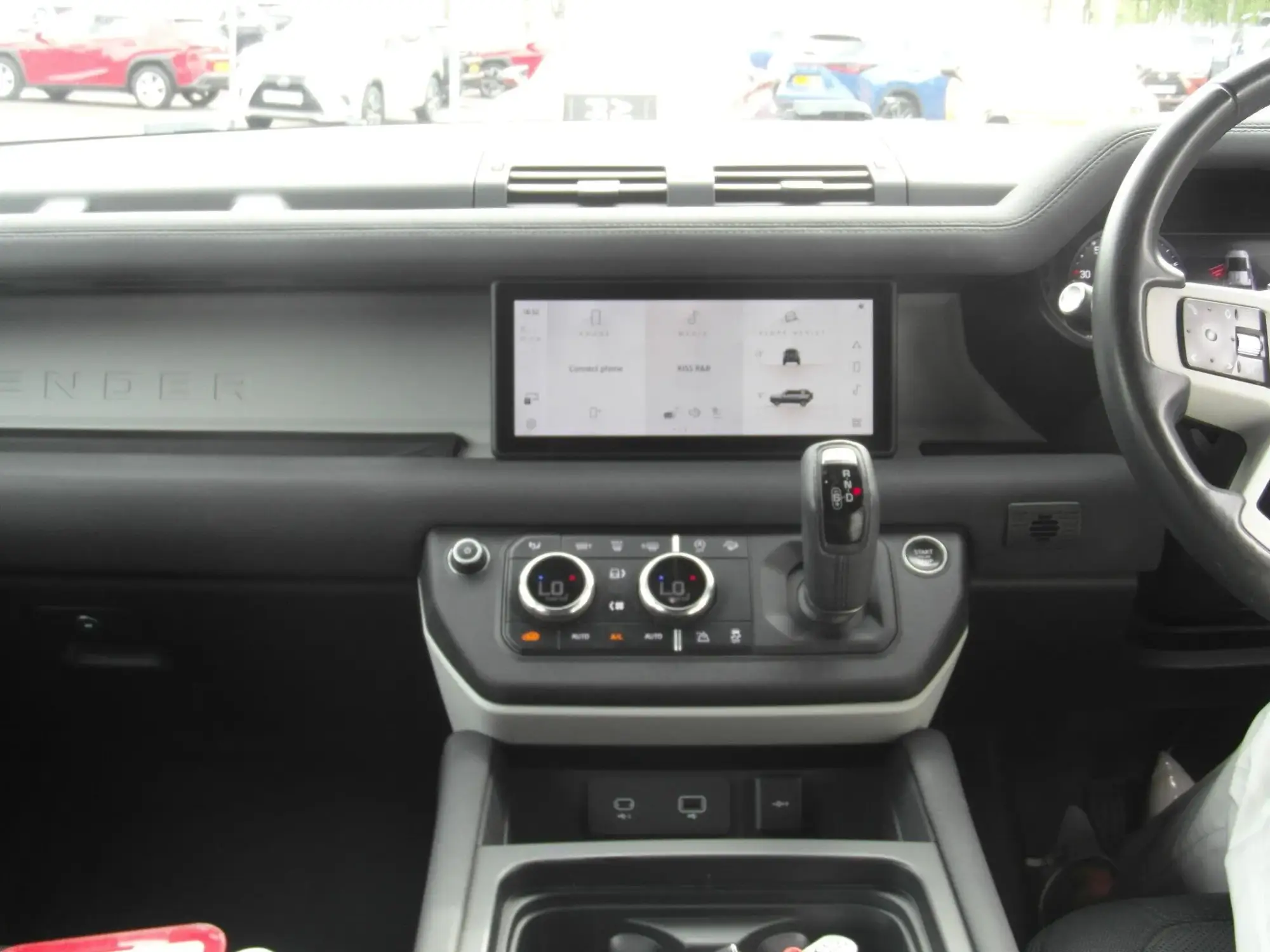 Land Rover Defender 110 Image 26