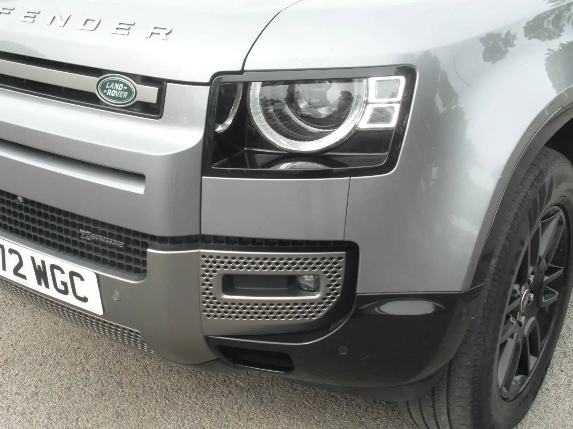 Land Rover Defender 110 Image 31