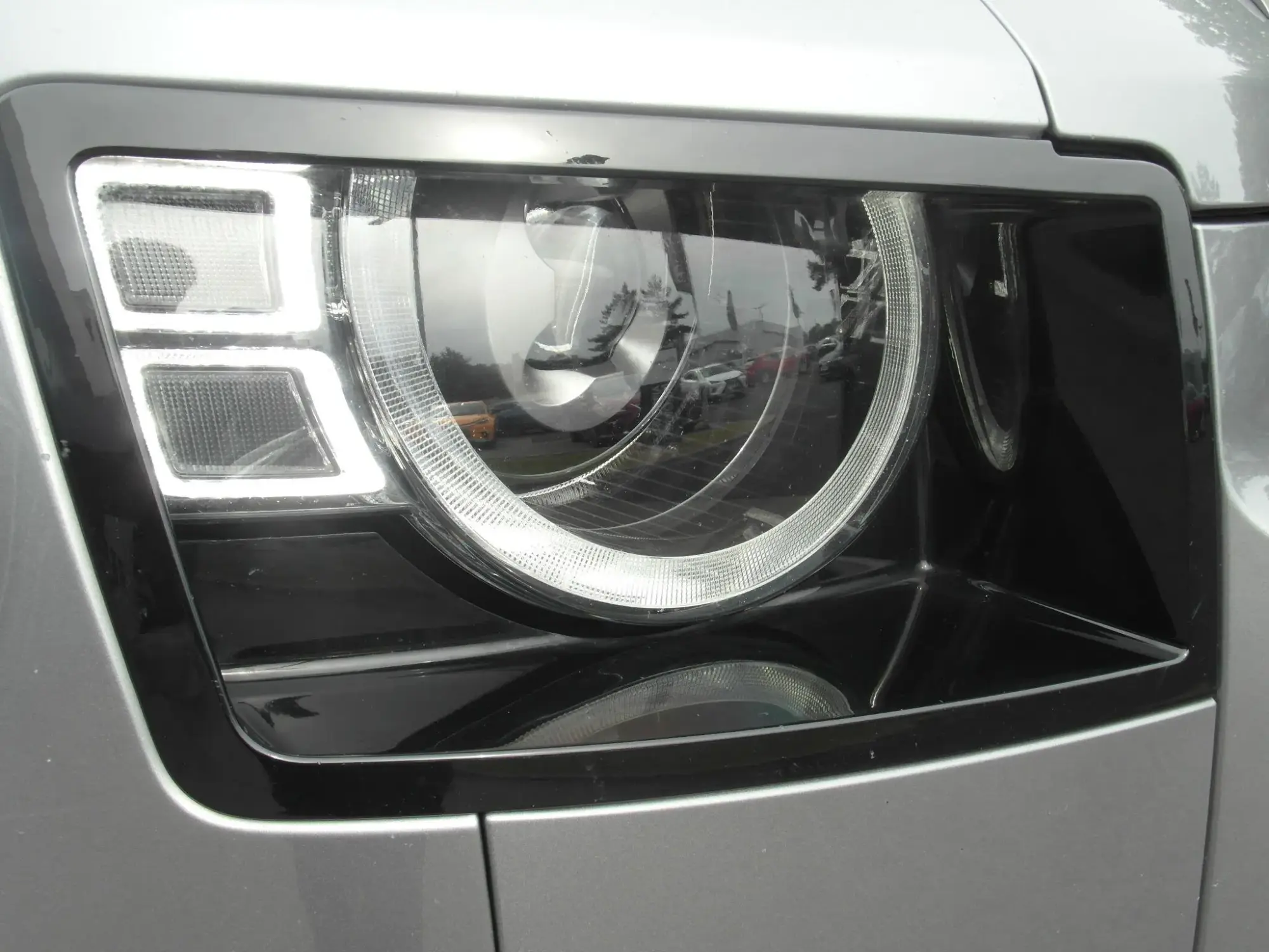 Land Rover Defender 110 Image 32