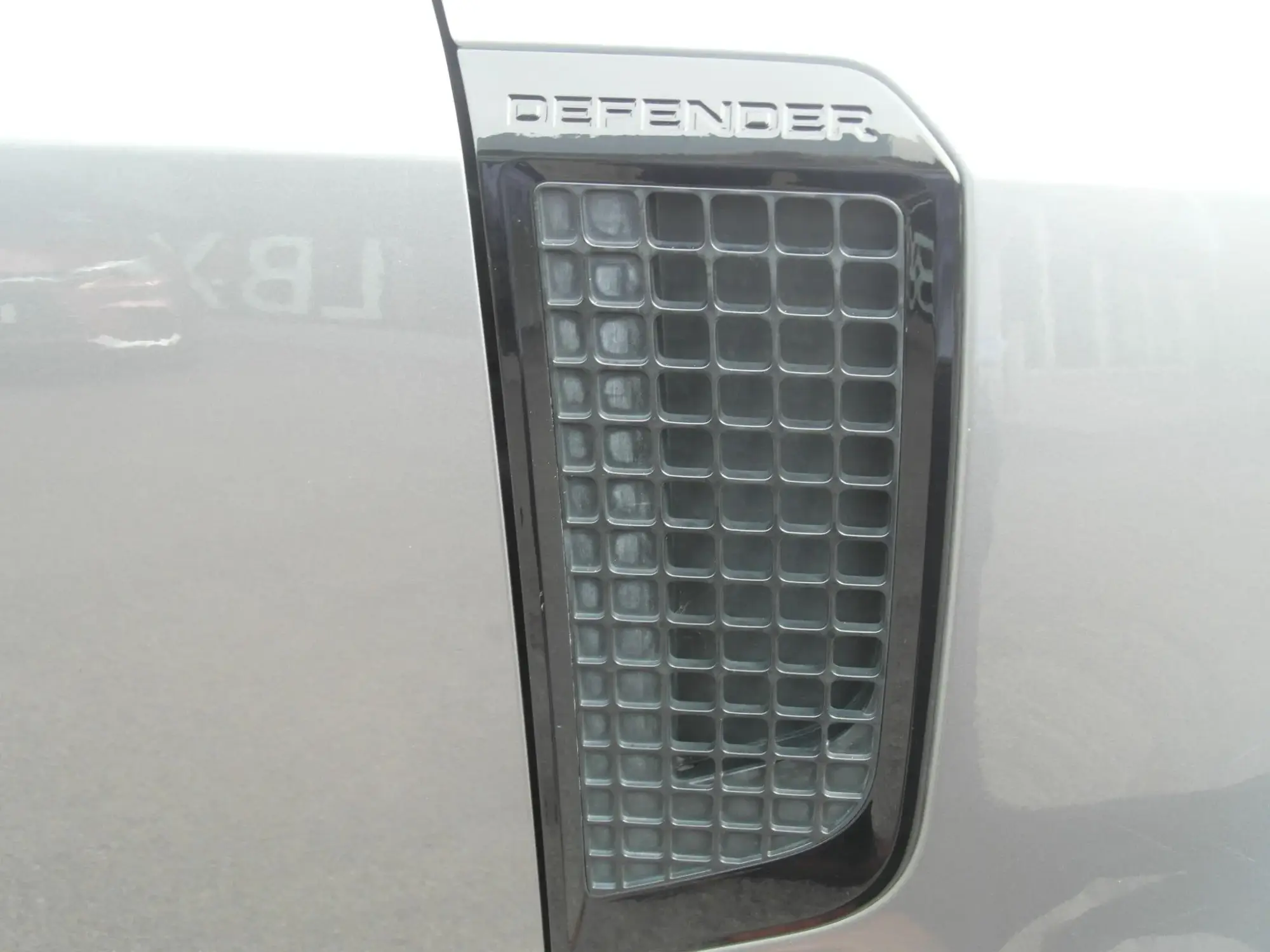 Land Rover Defender 110 Image 33