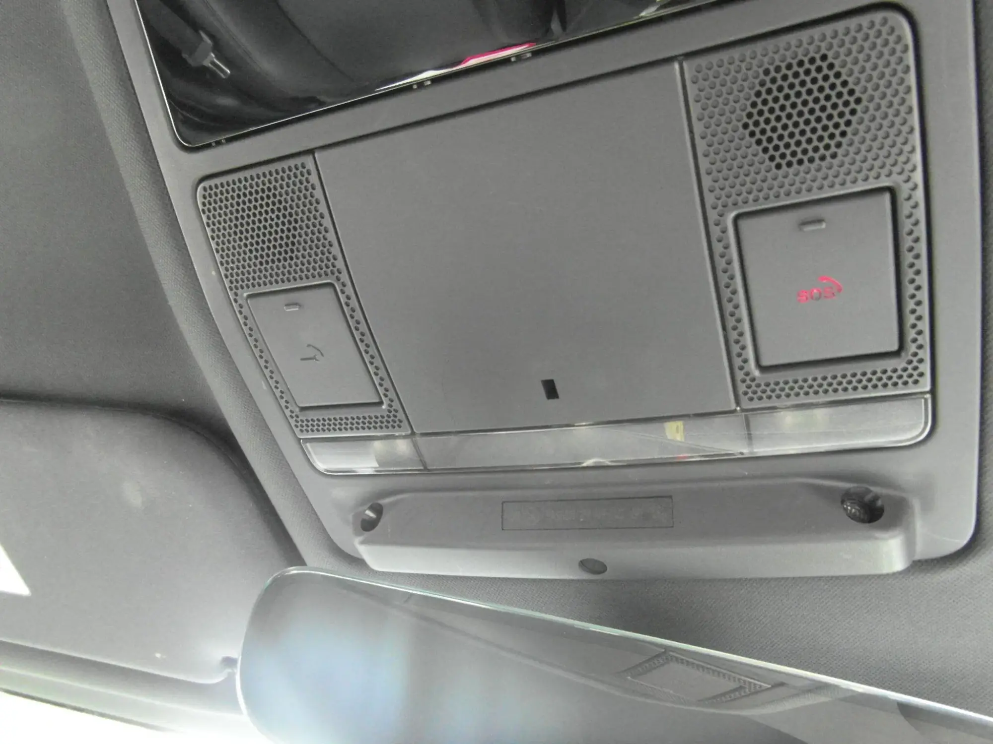 Land Rover Defender 110 Image 38