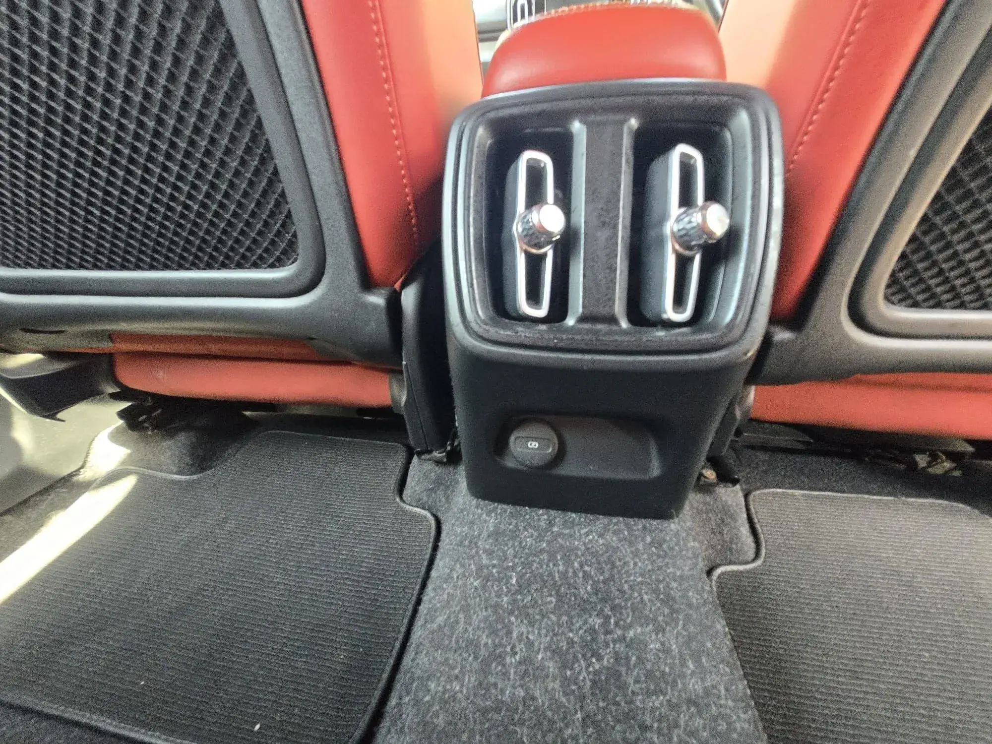Volvo XC40 Image 17