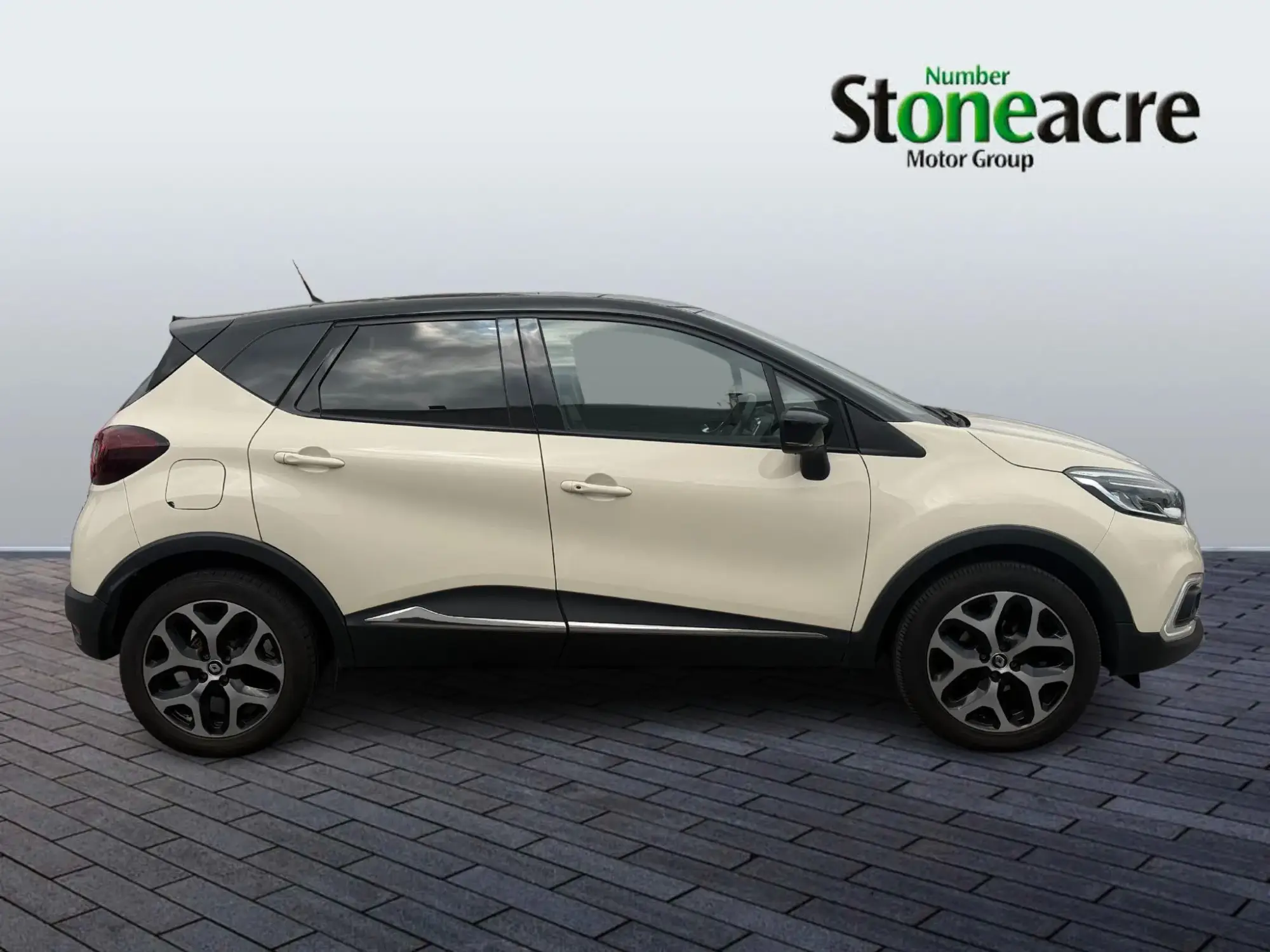 Renault Captur 0.9 TCe ENERGY Signature X Nav Euro 6 (s/s) 5dr NJ18XSH Image 2