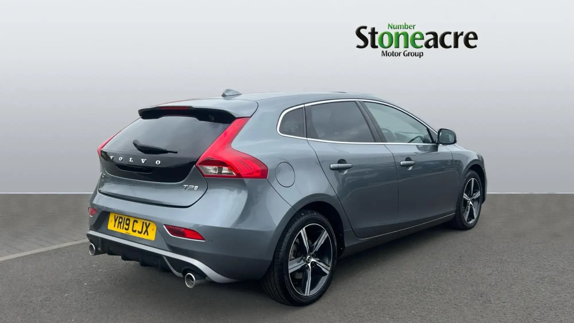 Volvo V40 Image 2