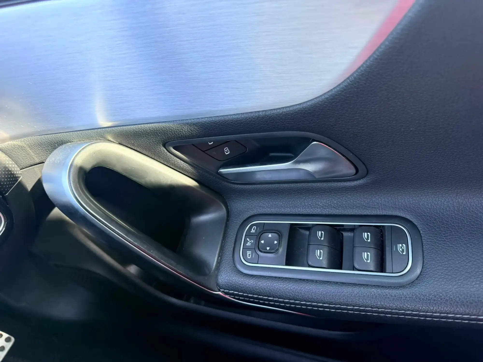 Mercedes-Benz CLA Image 23
