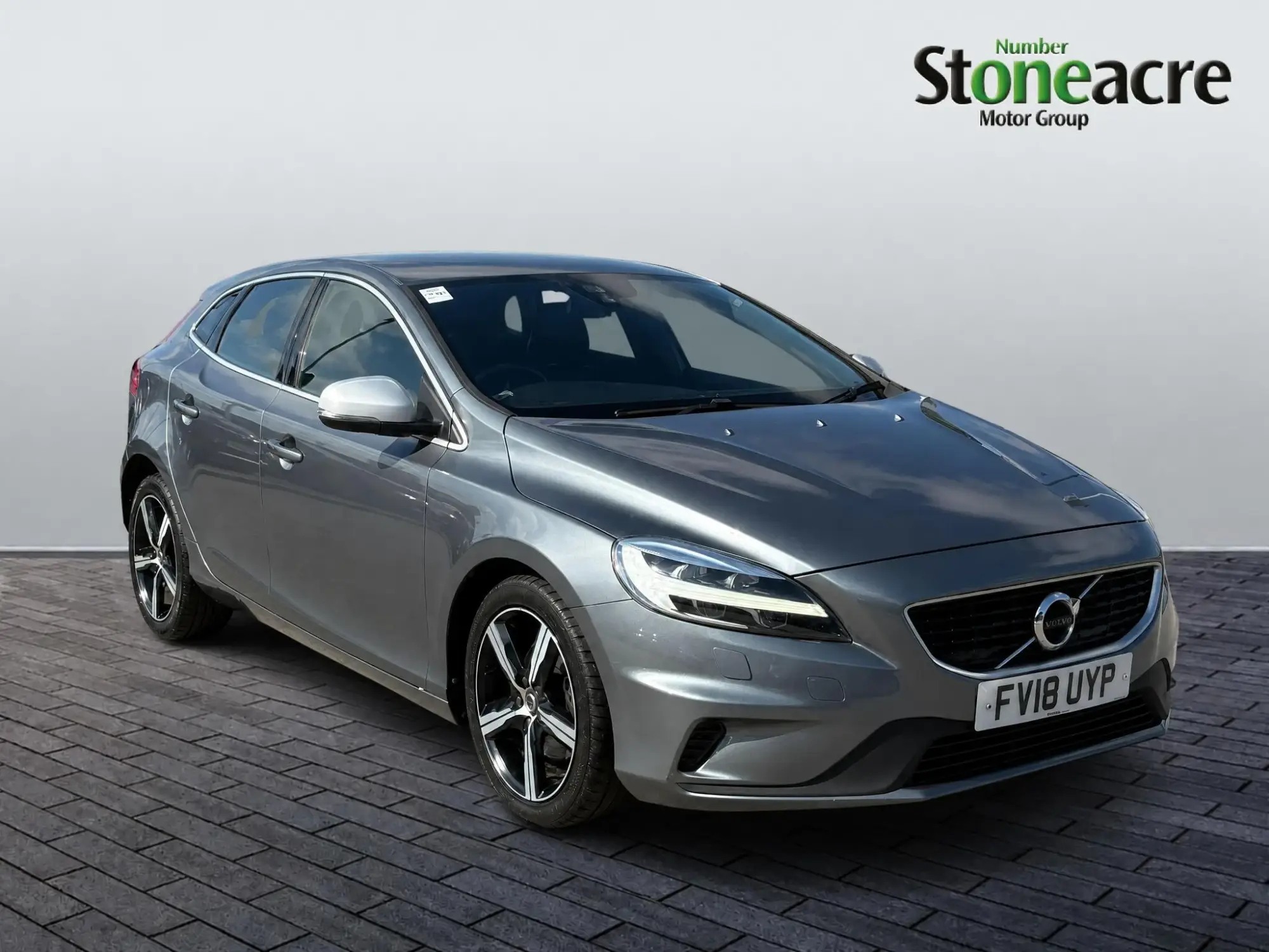 Volvo V40 R-Design T2 FV18UYP Image 1