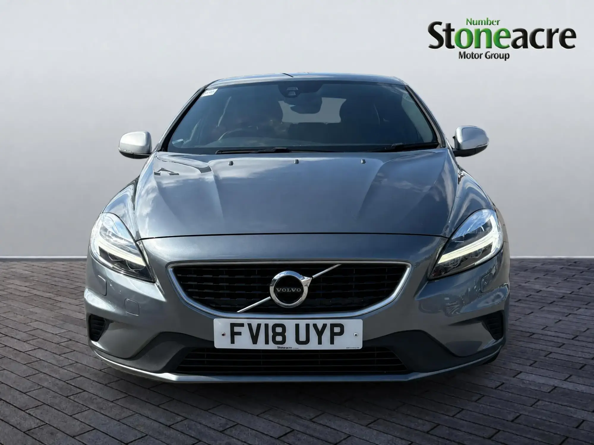 Volvo V40 R-Design T2 FV18UYP Image 2