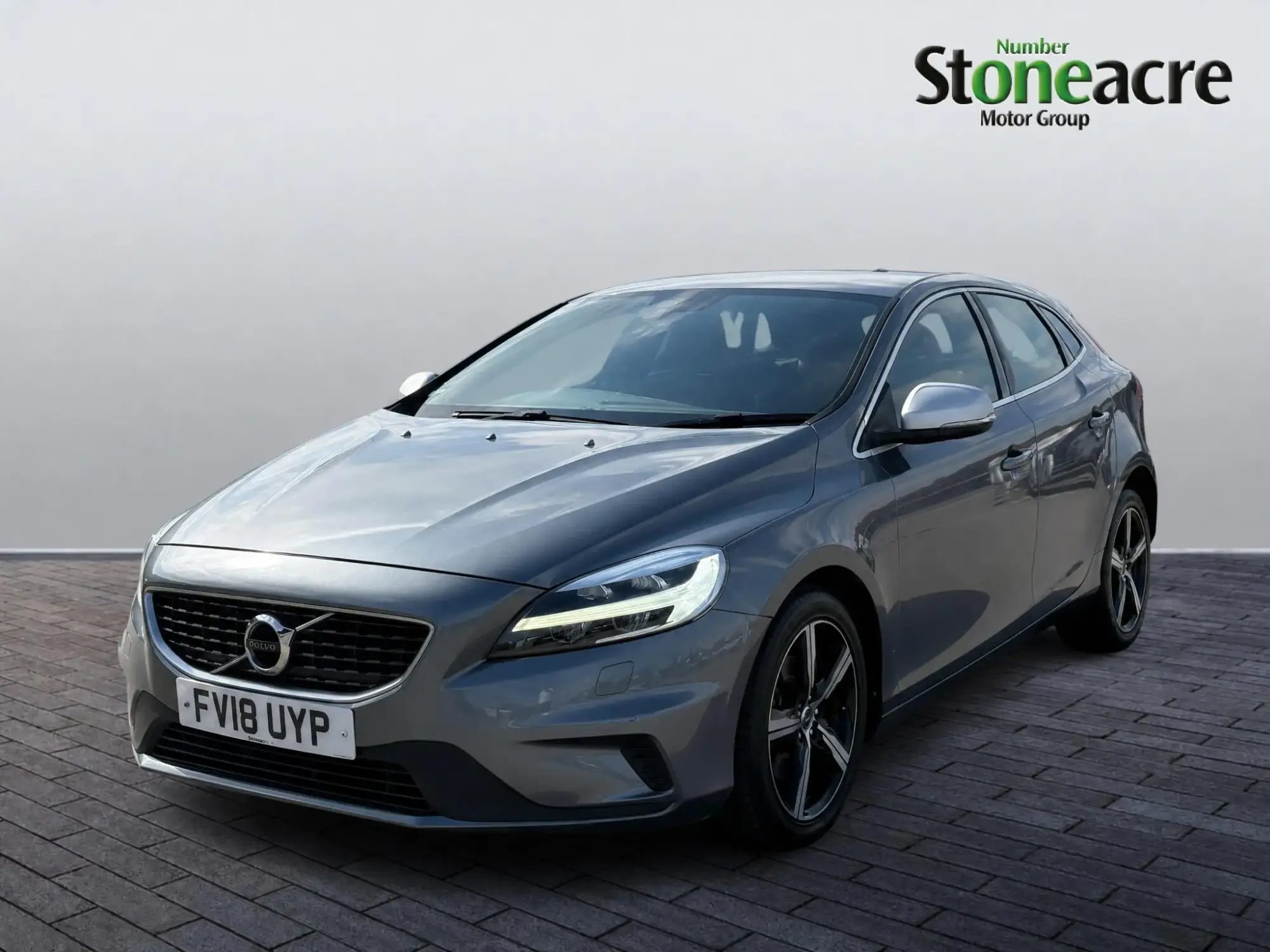 Volvo V40 R-Design T2 FV18UYP Image 3