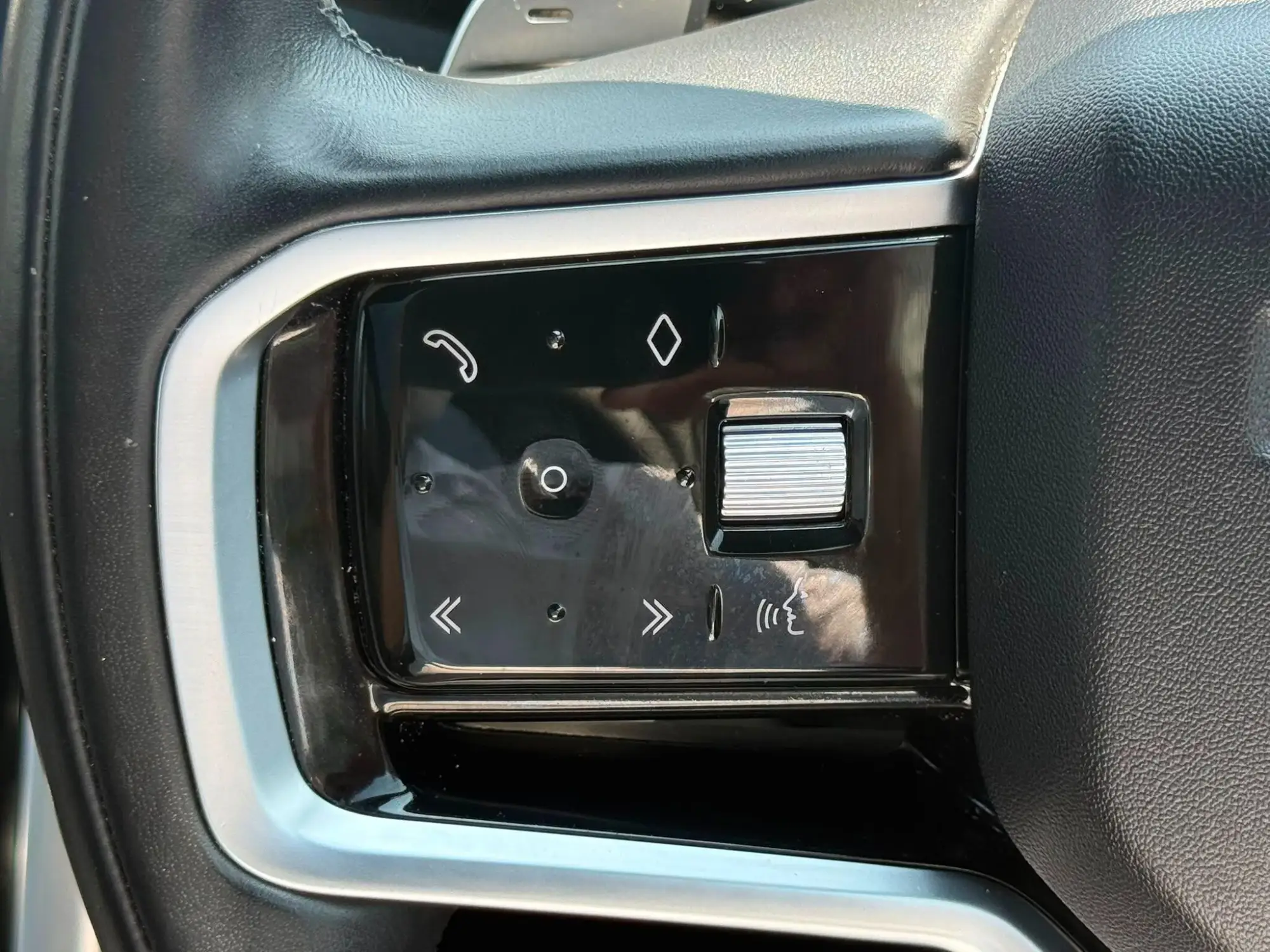 Land Rover Discovery Sport Image 16