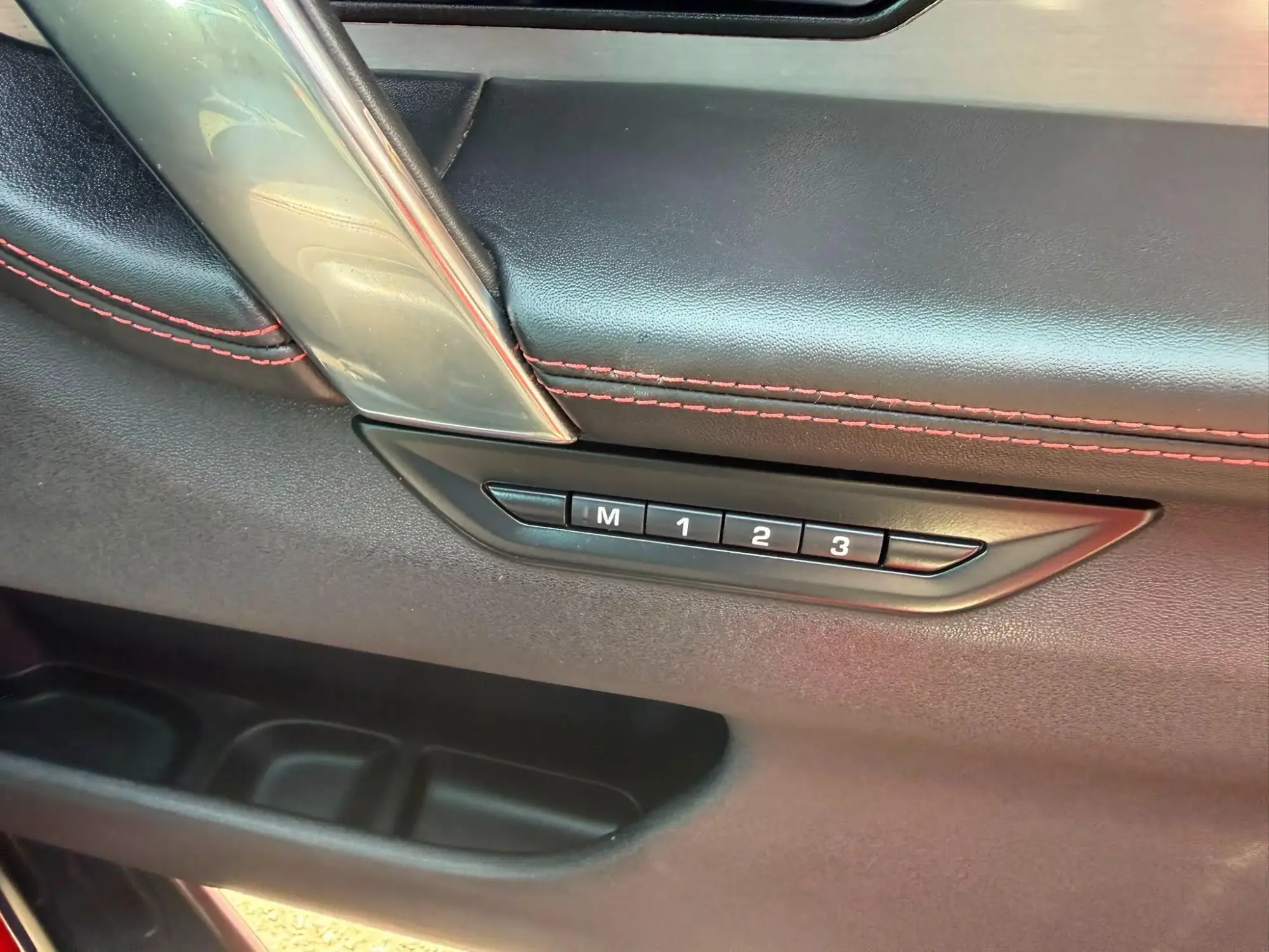 Land Rover Discovery Sport Image 25