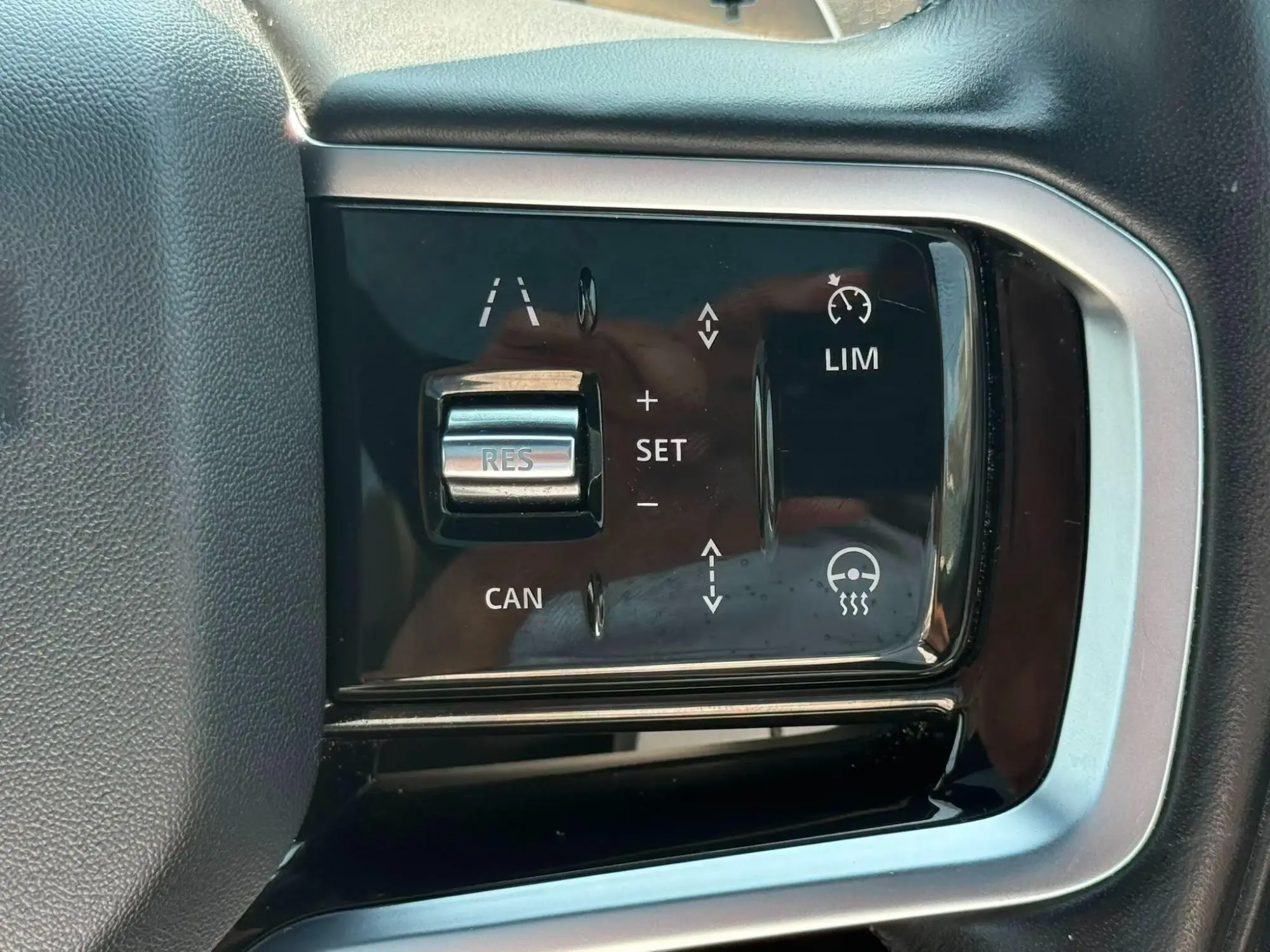 Land Rover Discovery Sport Image 34