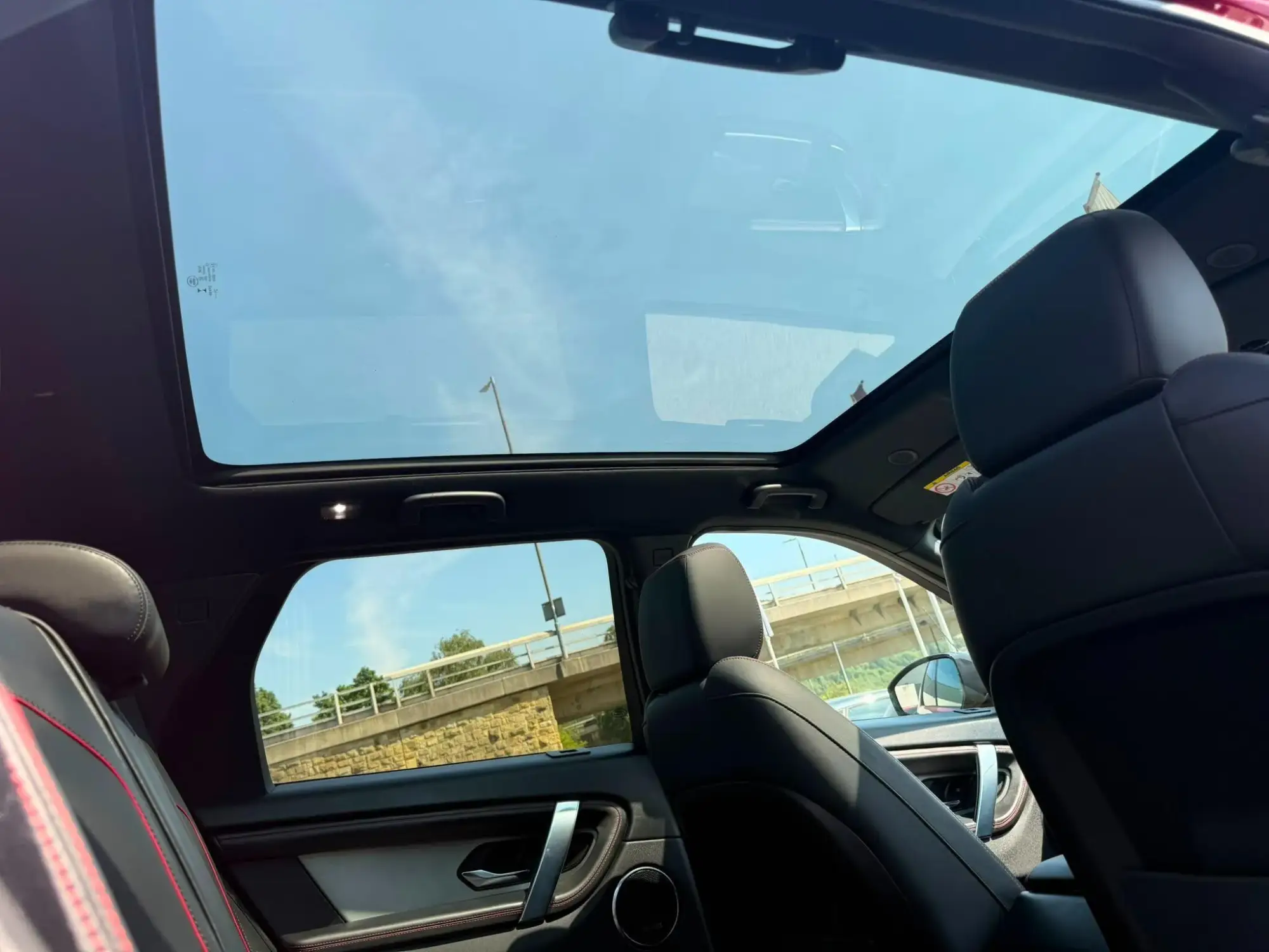 Land Rover Discovery Sport Image 36