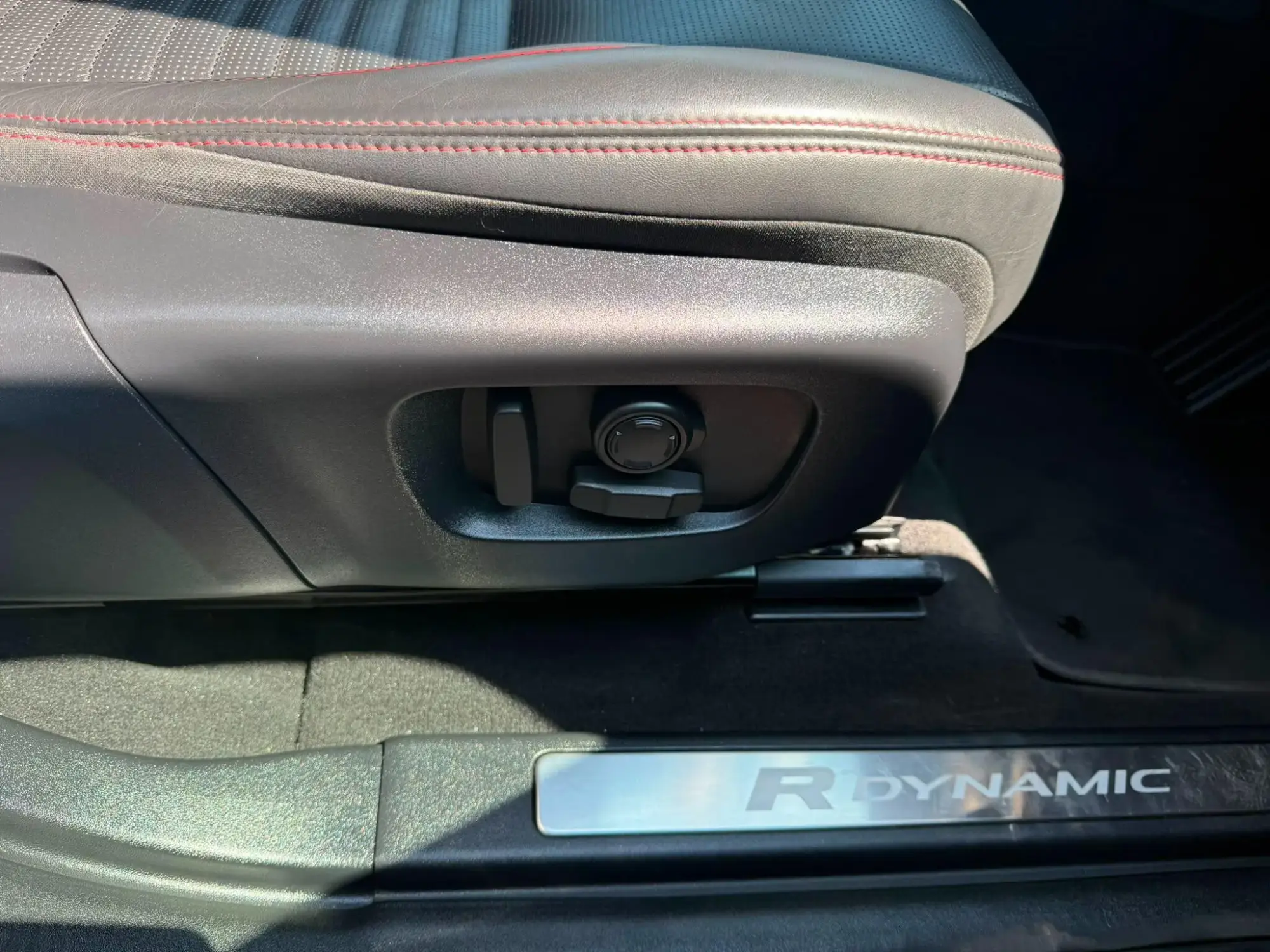 Land Rover Discovery Sport Image 23