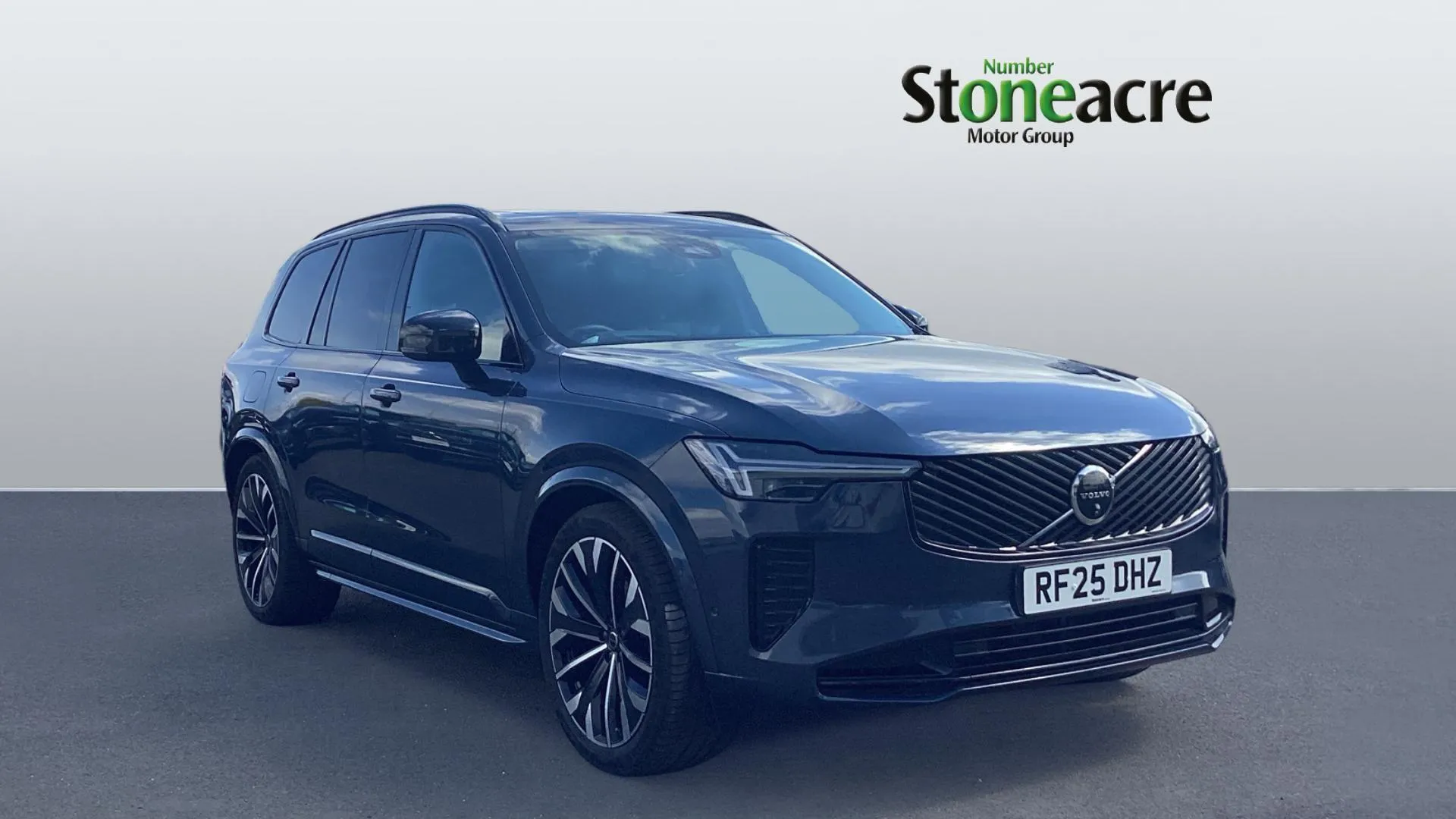Volvo XC90 listing photo
