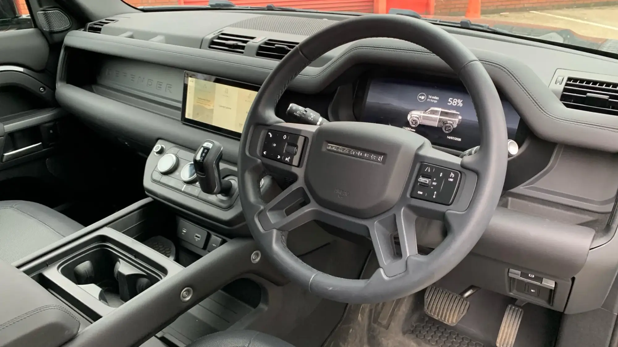 Land Rover Defender 110 Image 4