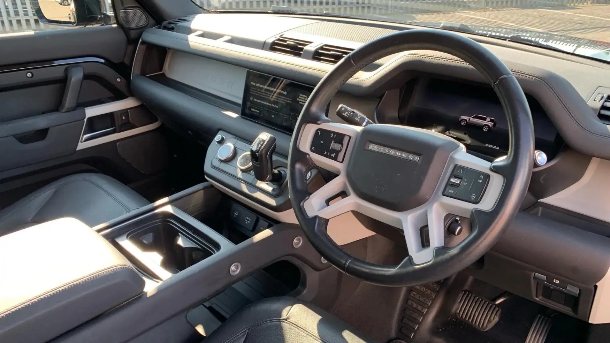 Land Rover Defender 110 Image 4