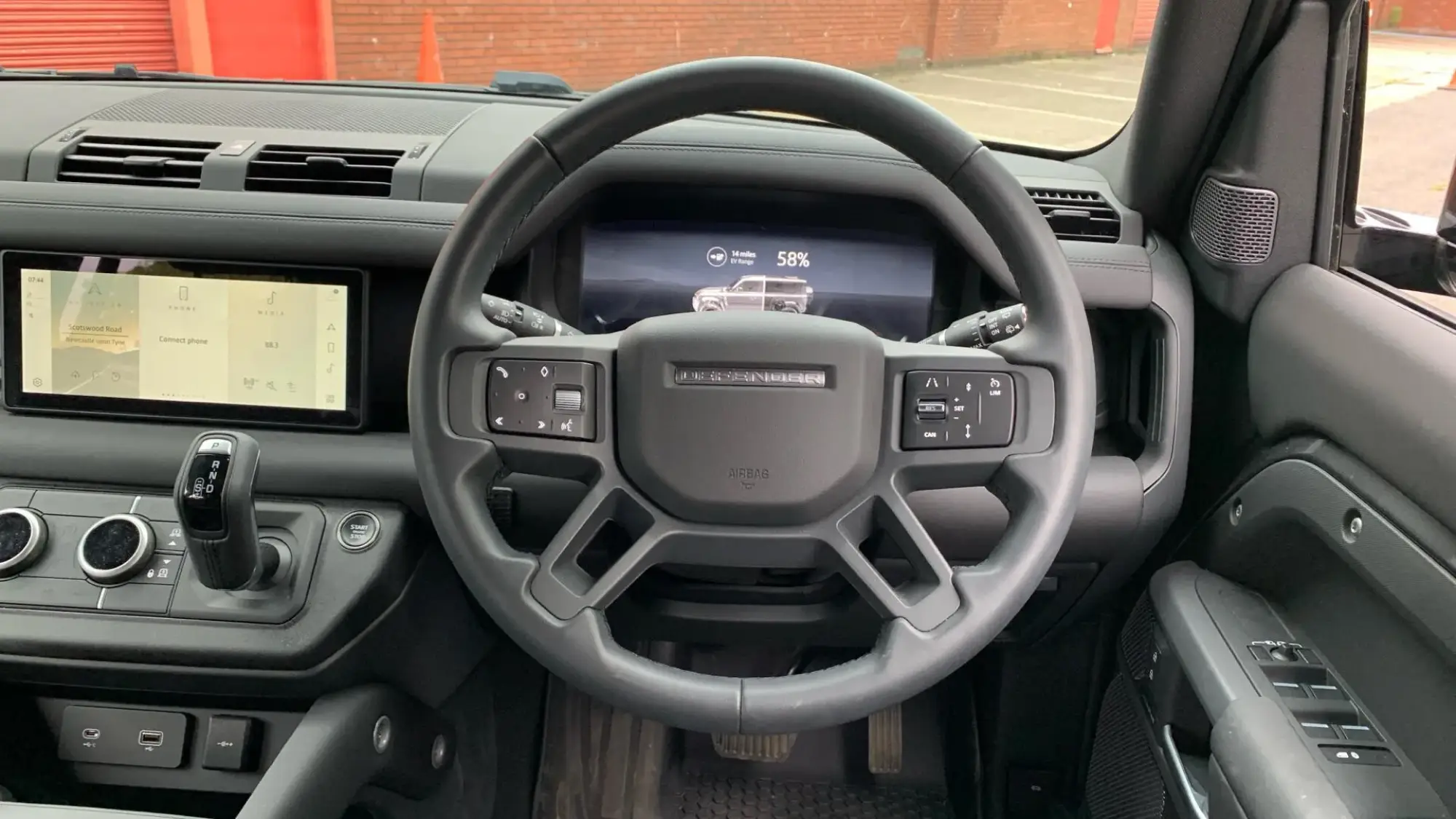 Land Rover Defender 110 Image 10